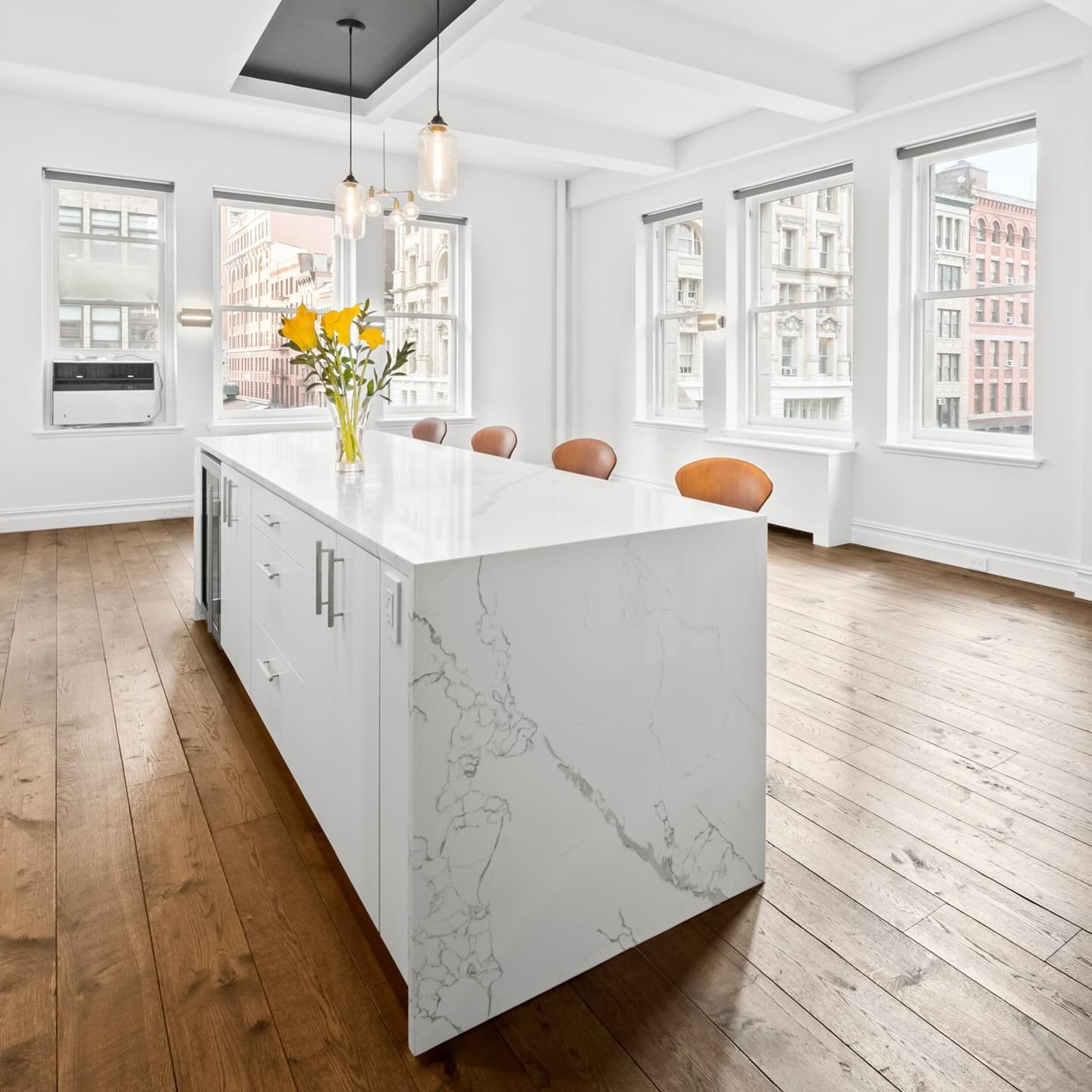 10 Kitchen Trends of 2024
Get ready to revolutionize your kitchen experience with the hottest trends of 2024! 🔥 From warm woods to communal seating arrangements, we’re bringing you the ultimate fusion of style and functionality. Here’s