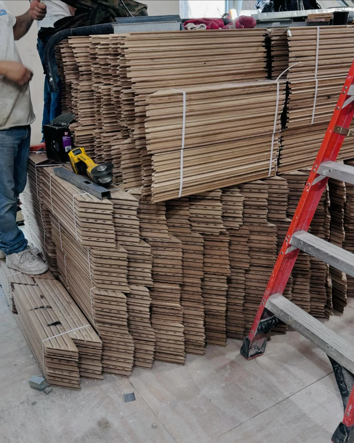 Whole #lotta #flooring #chevron #oak #wood #manhattan #renovation #design #architecture #rodriguezstudioarch #construction #residential #custom turning out #great