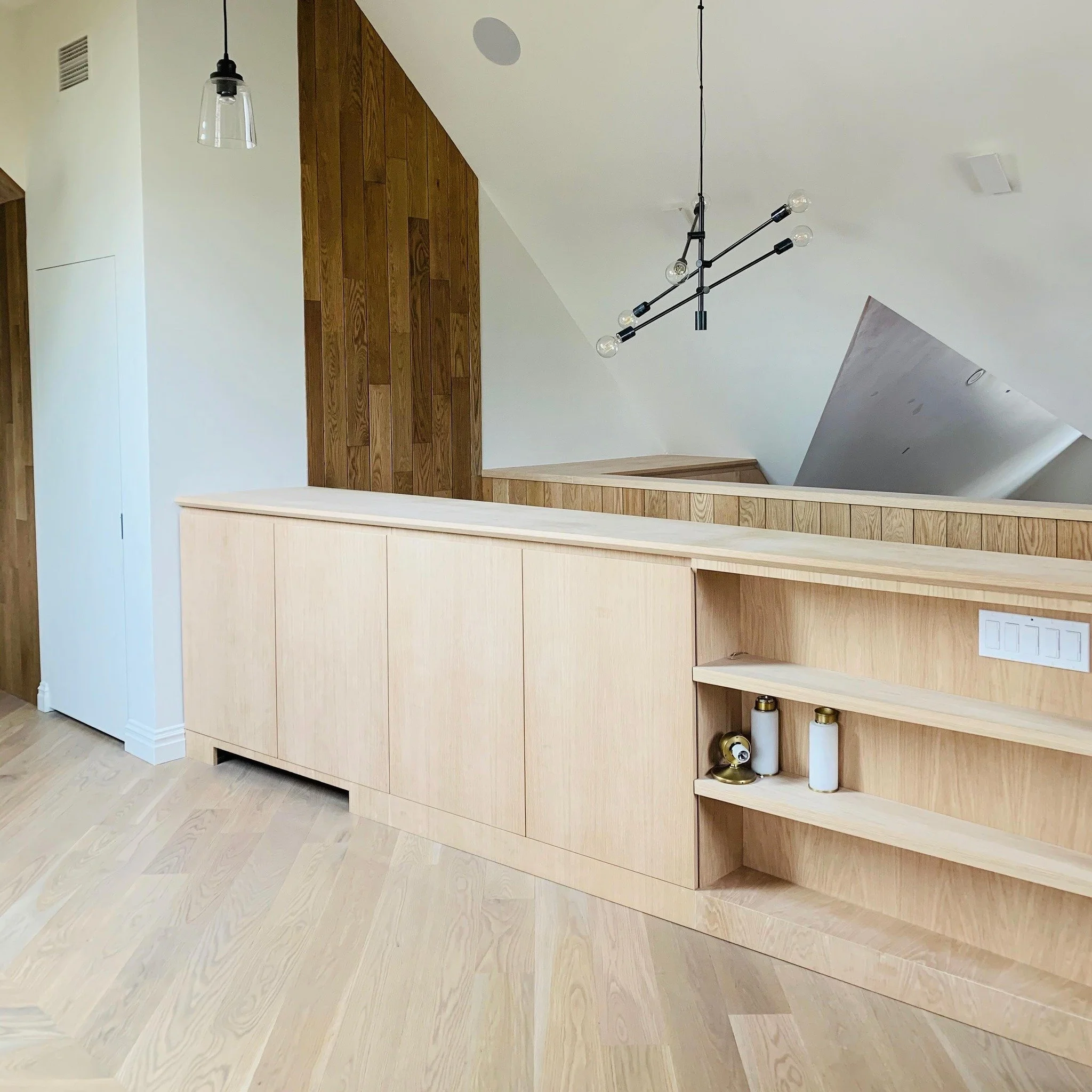 Designing for Well-Being: Crafting Spaces to Enrich Lives
Wellness design prioritizes occupants’ health and well-being, fostering relaxation, comfort, and connection to nature. It’s gaining popularity in commercial and residential projec