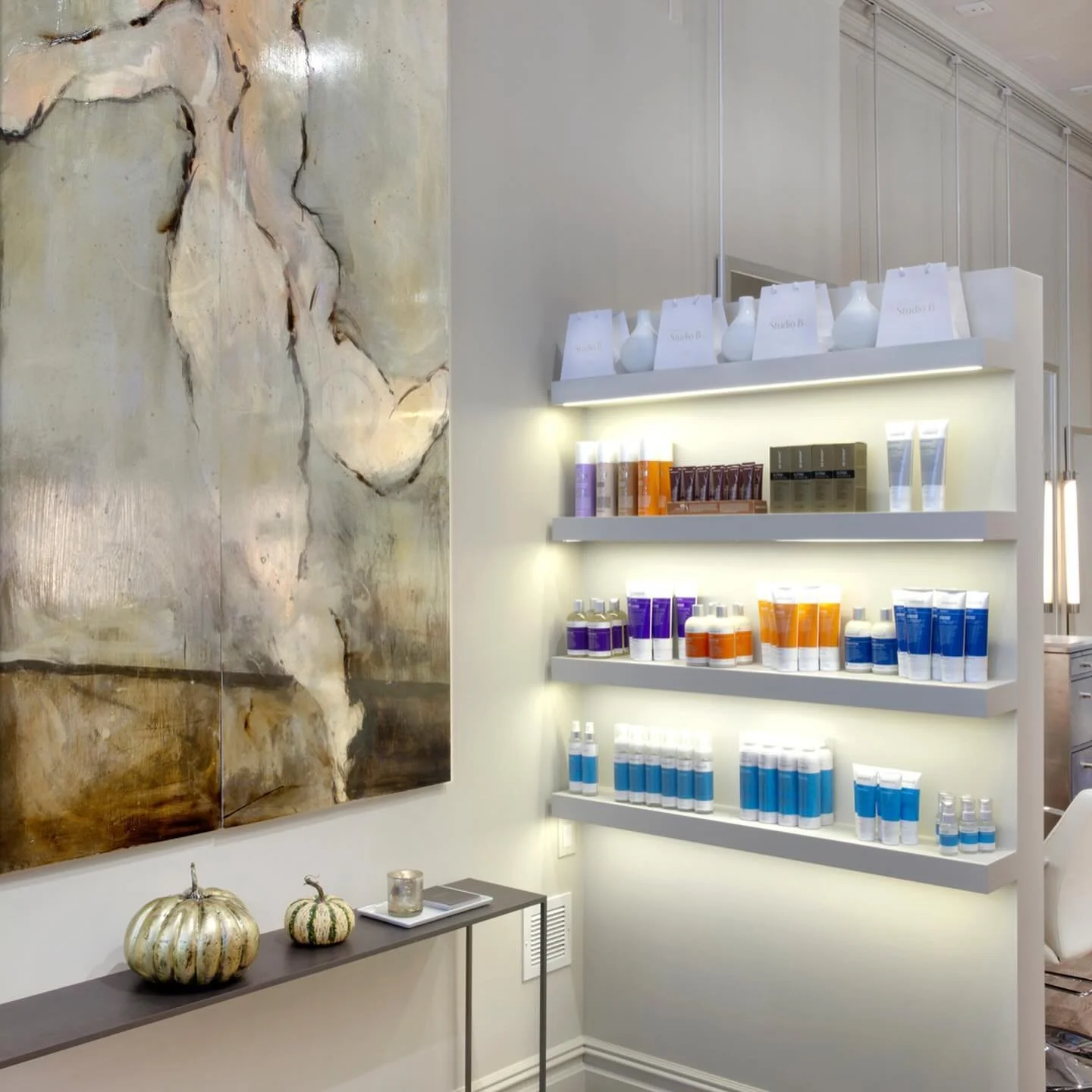 Transform Your Commercial Space with Rodriguez Studio ✨ 
Whether you’re starting from scratch or seeking a stunning renovation, Rodriguez Studio is here to bring your vision to life. With our expert team of designers and architects, we special