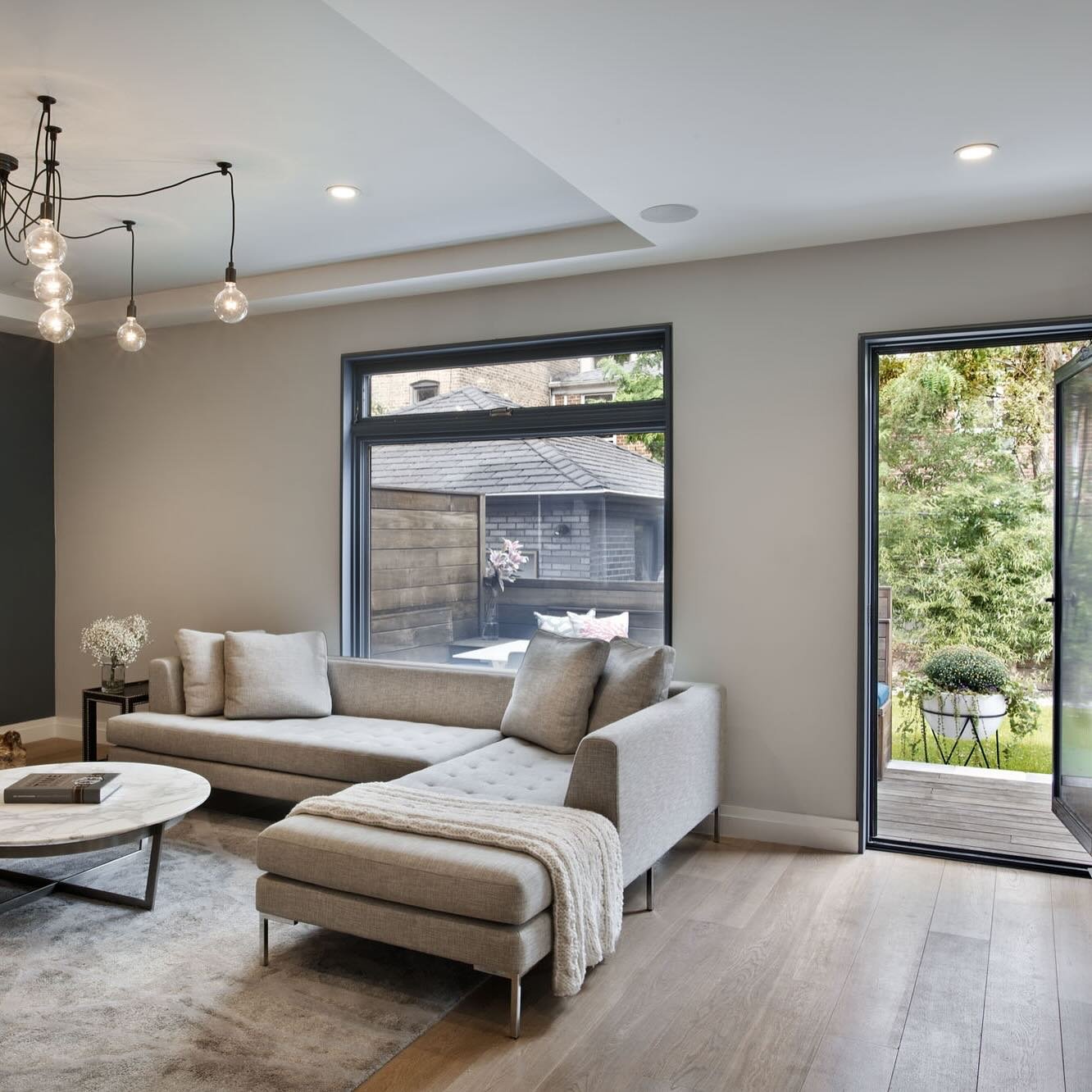 Unlocking the Mind: Exploring the Psychology of Space
Space profoundly impacts our lives, influencing our emotions, thoughts, and behaviors. Understanding the psychology of space is crucial for designing environments that support well-being and enha