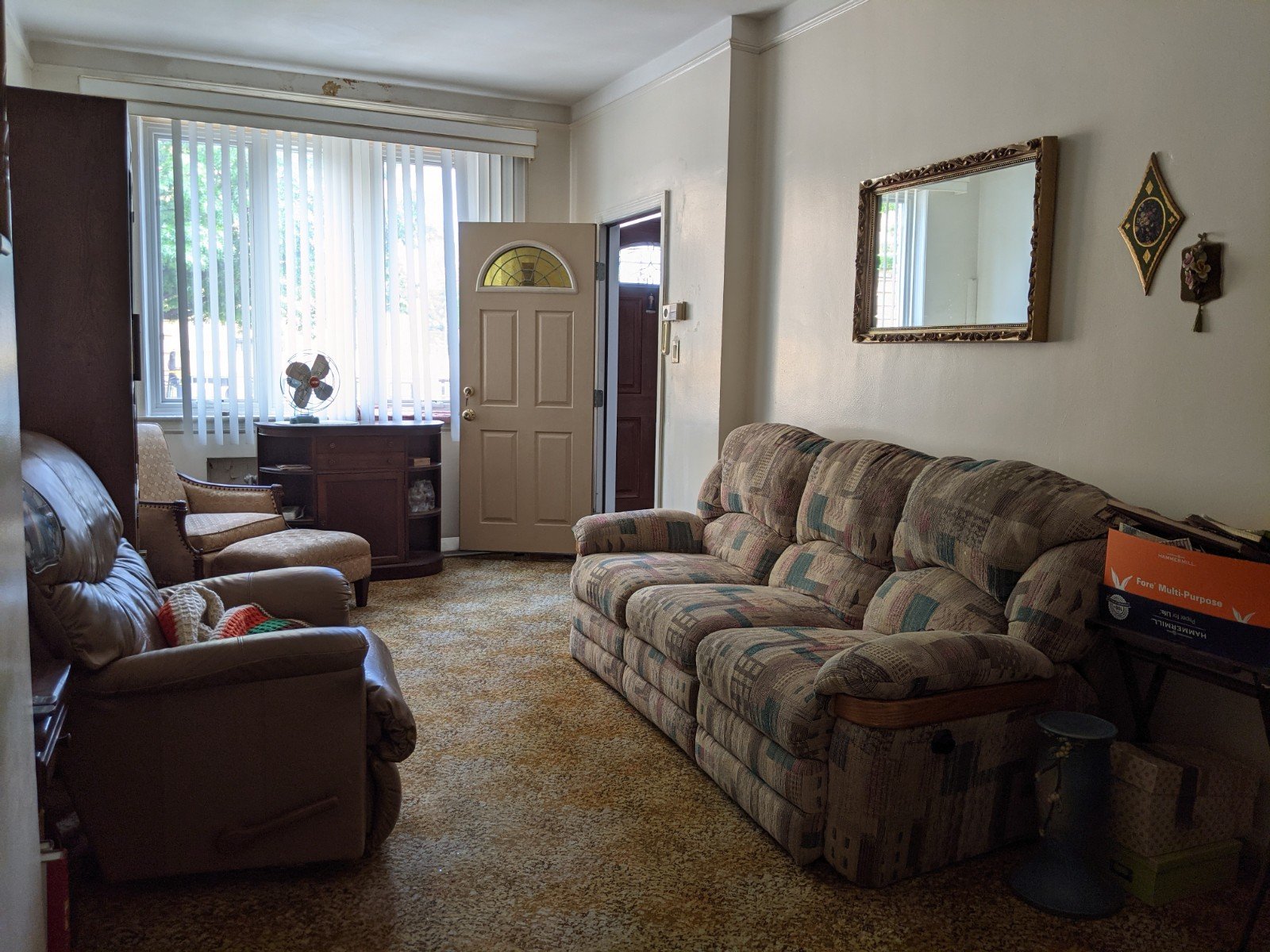 livingroomfacingfront.jpg