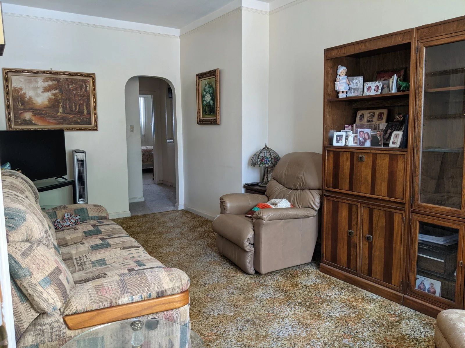 livingroomfacingrear.jpg