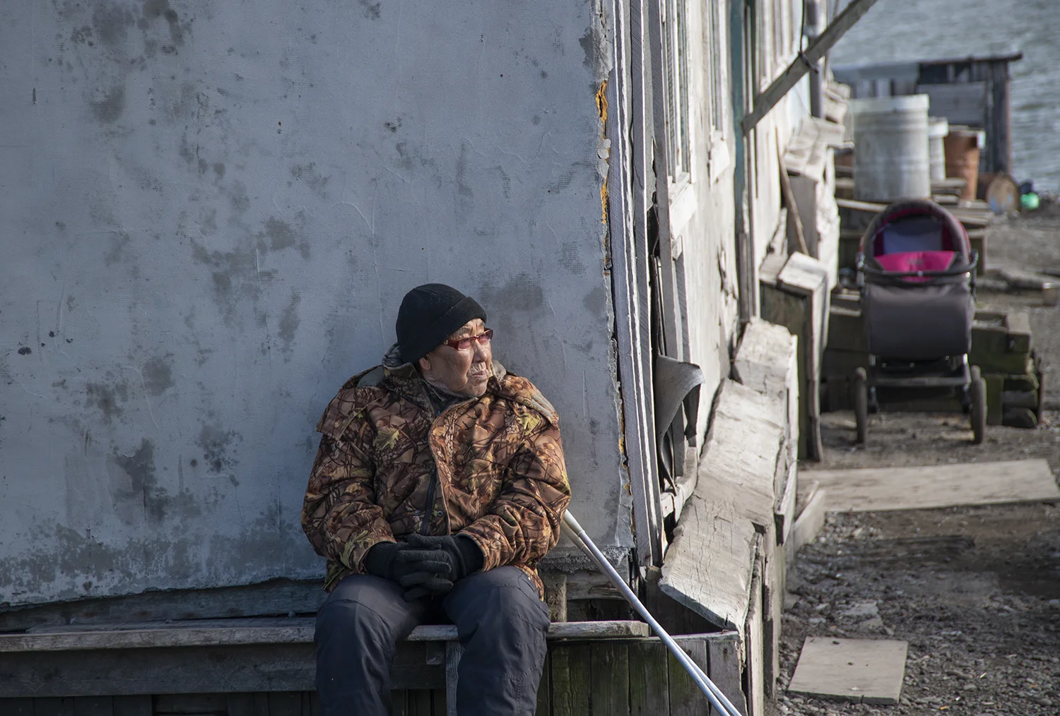 06_13_(fpl)_Sitting+Man+1_2018_Uelene_16x23_7.jpg