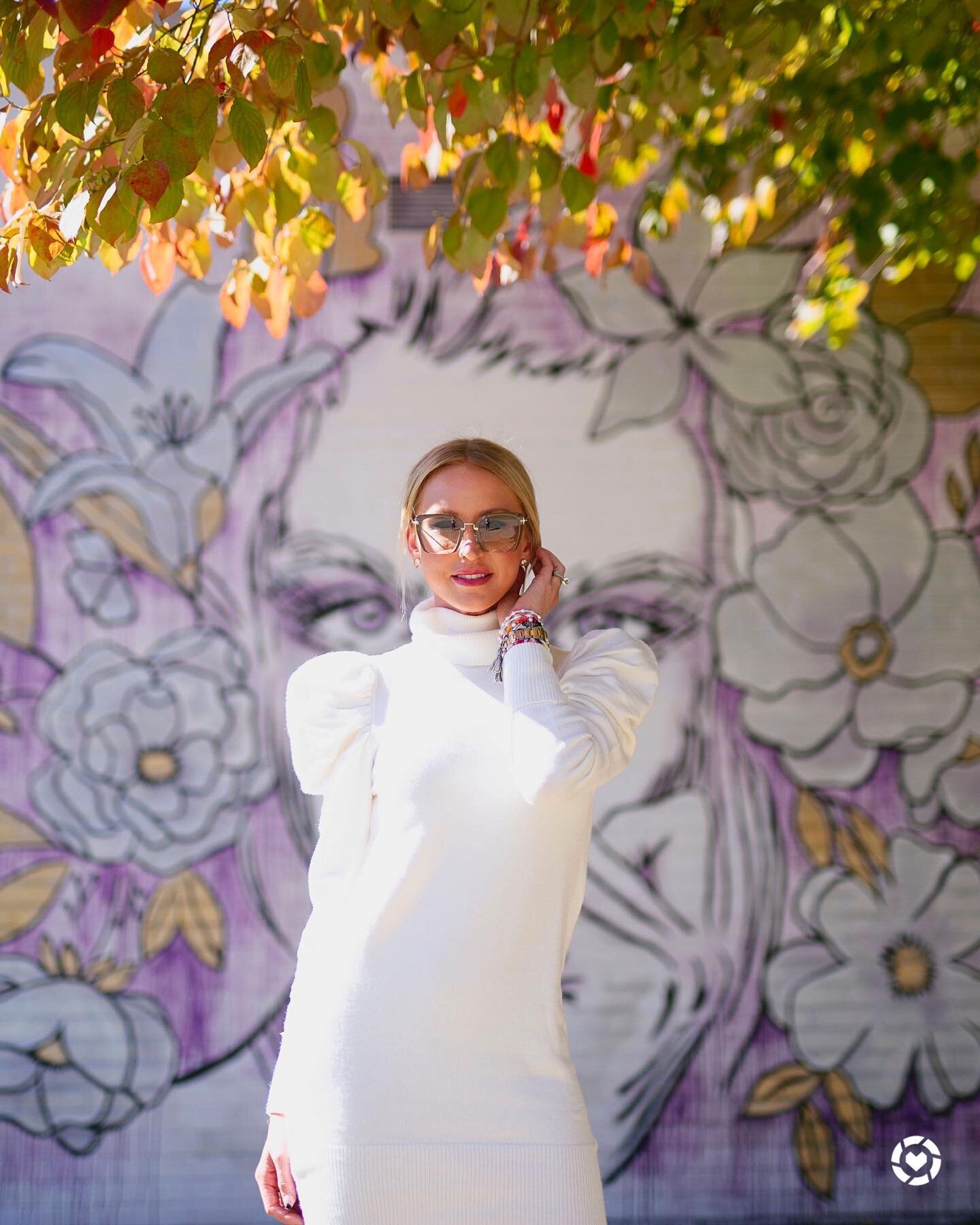 It’s been a minute since I’ve worn clothes and took the time to put myself together. So let’s ease back into this fashion game together.
Head to LyvRoxStyle.com bc I’m back cussing about clothes and hiding slim jim’s in