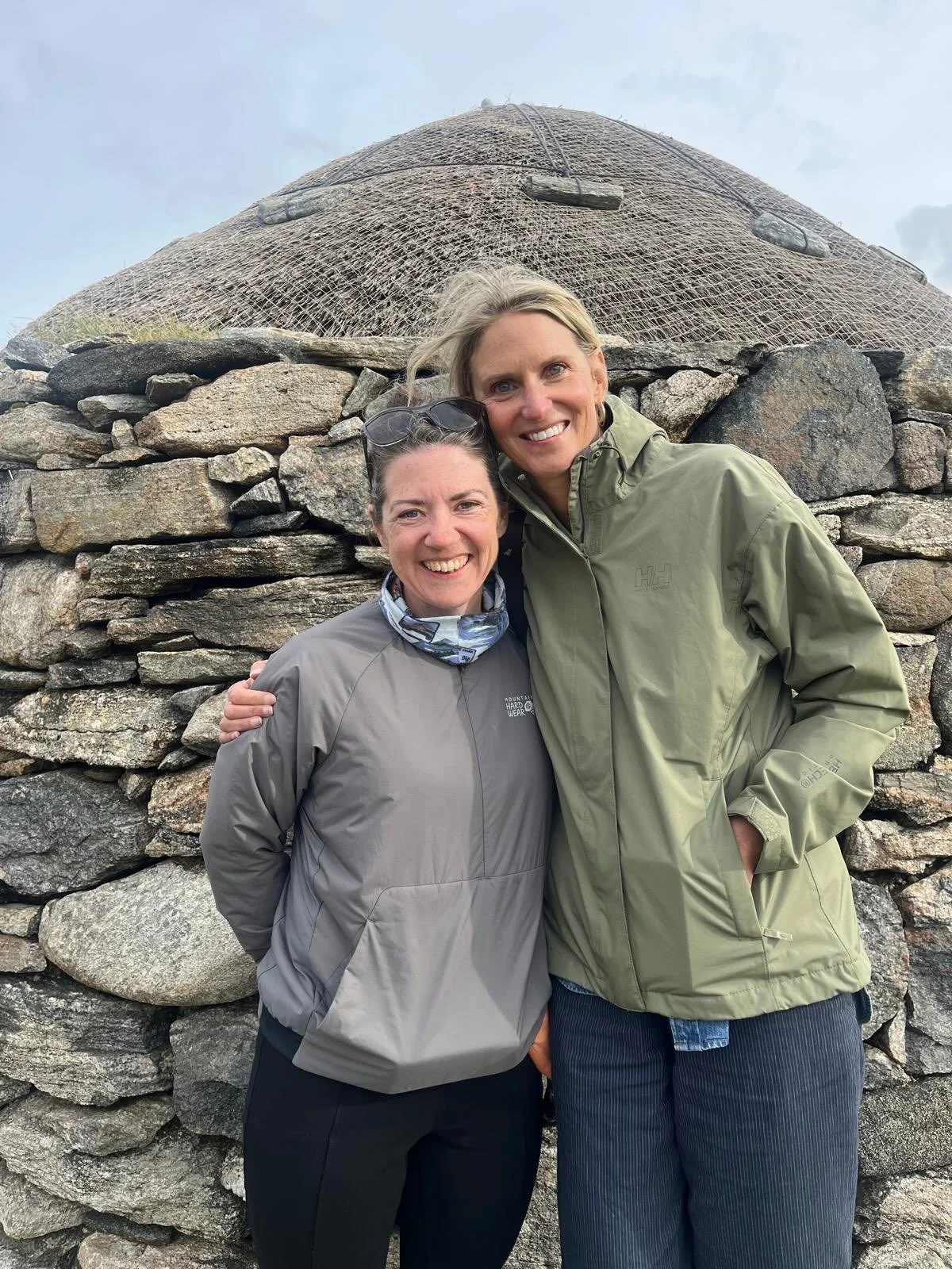 Day 6 - 62.7 km (part 2) After cycling to the lighthouse, the team headed to explore more of the sites on the island. We saw the shieling, the black houses at Gearrannan, and the Dun Carloway Broch! We finished off the day with a lovely dinner in Sto