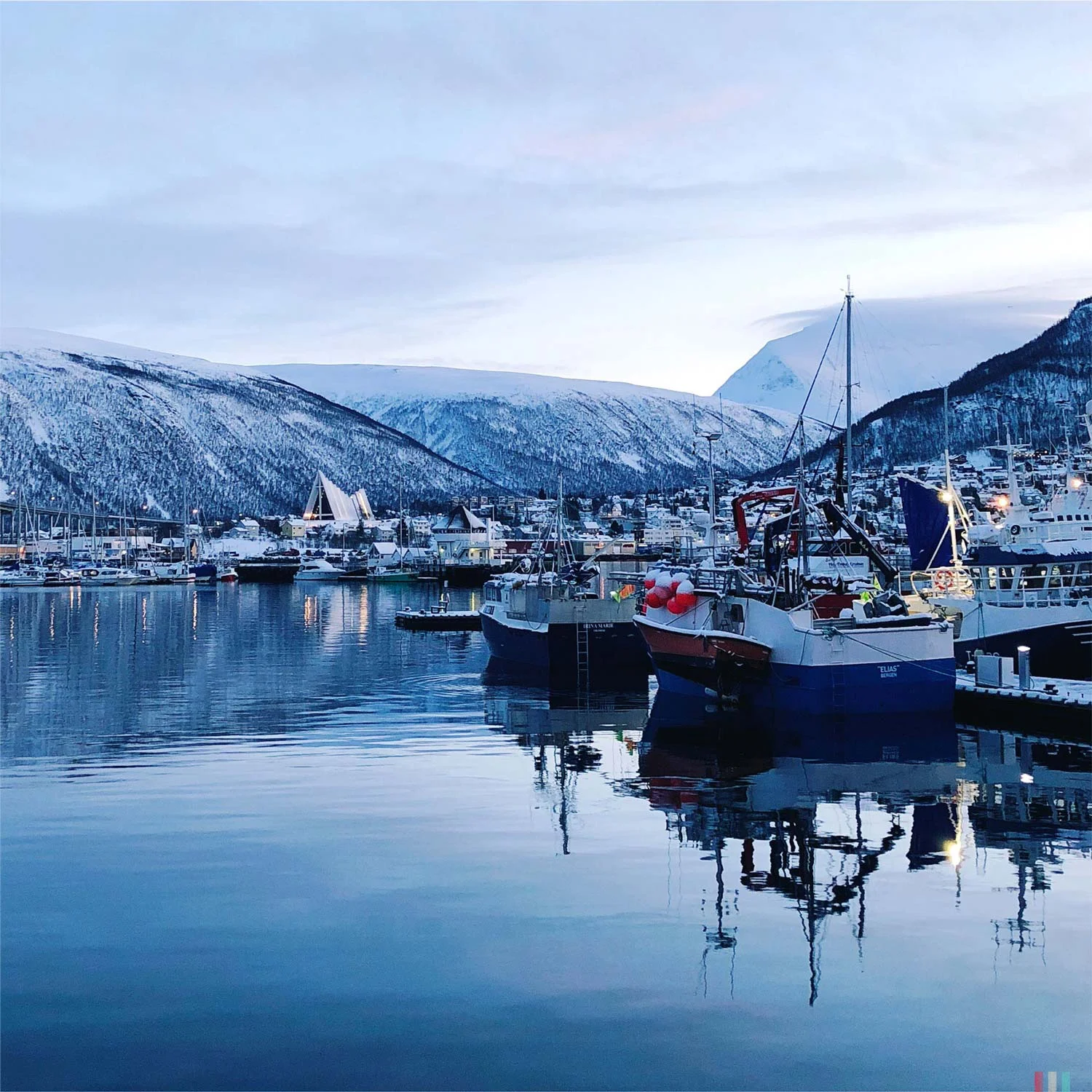 norwegen-winter-tromso-hafen-eiskirche-1500.jpg