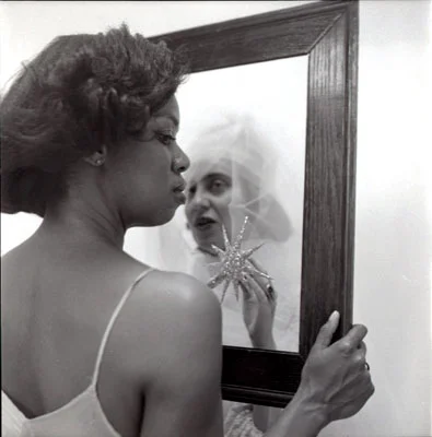 Carrie Mae Weems . Mirror, Mirror 1987-1988.