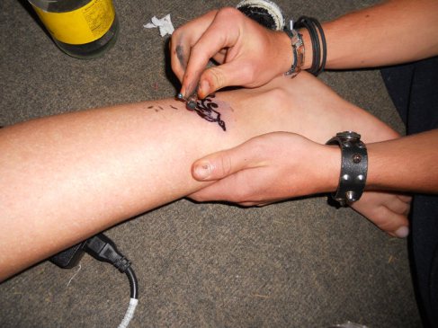 Tobias doing my tattoo for the first time
