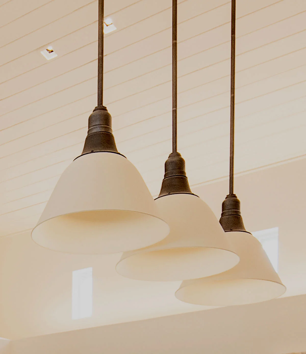 Pendant light grouping at main room island