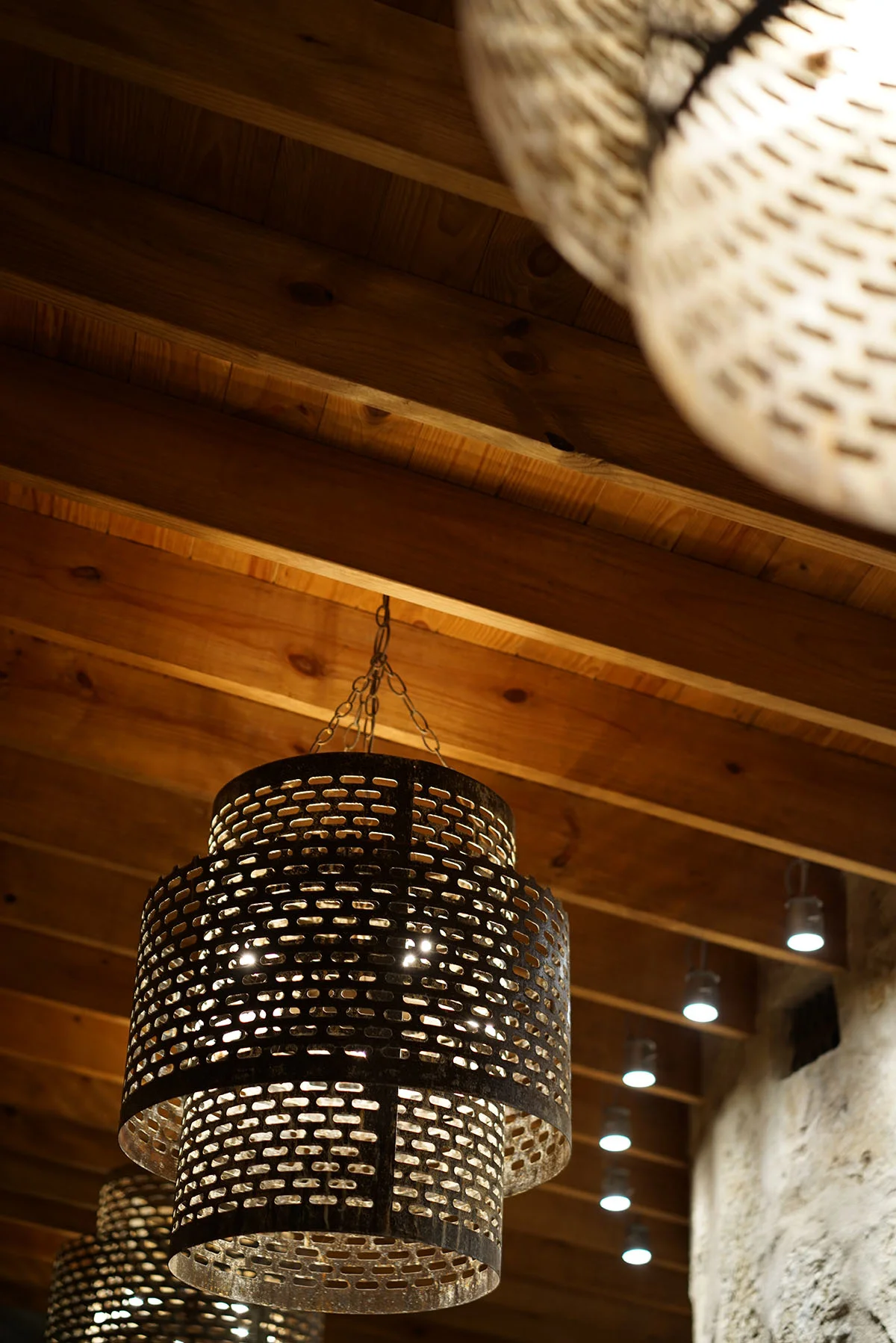 Lighting from reclaimed agricultural elements - DH