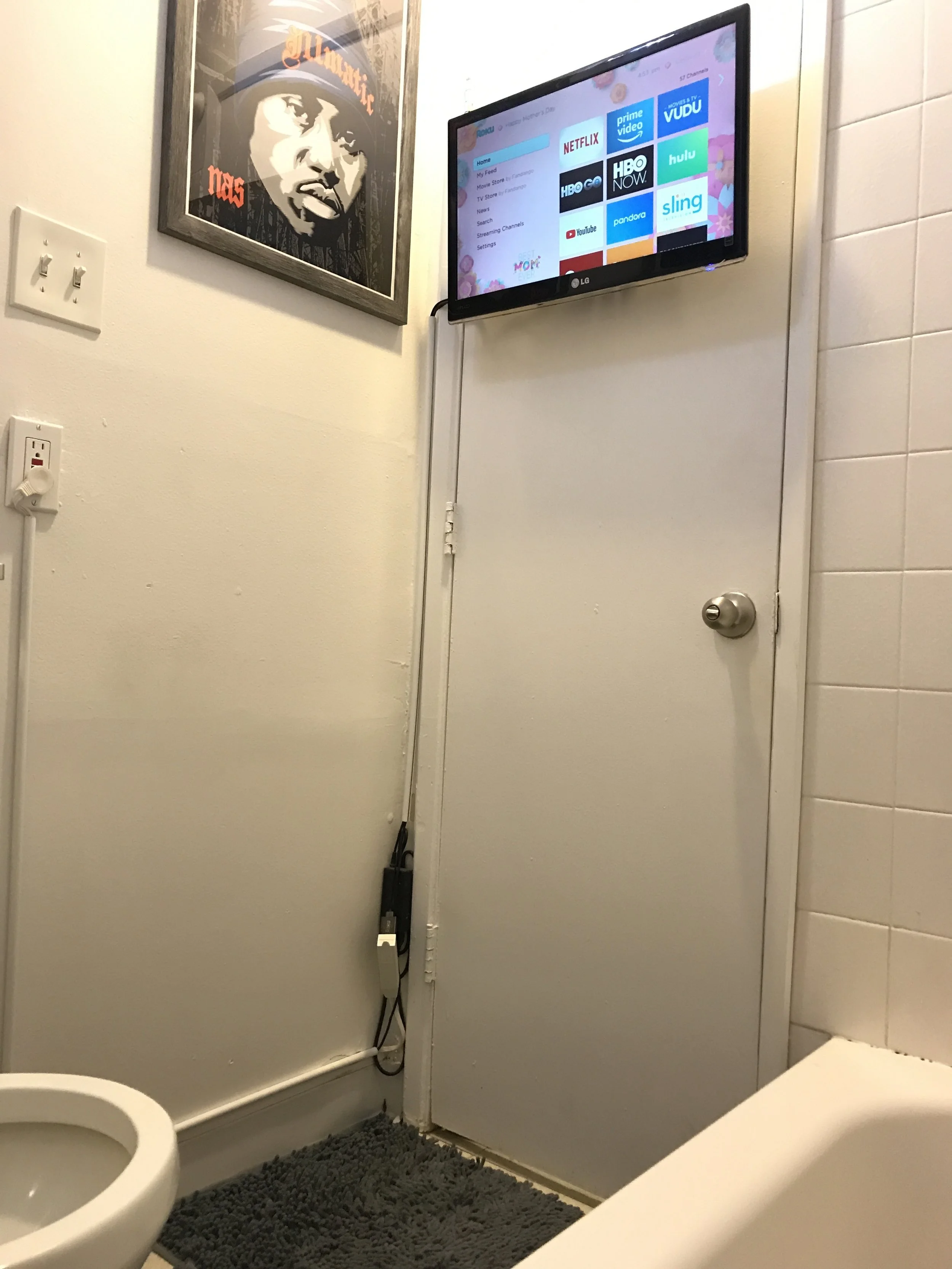 20" TV with Wall Mount