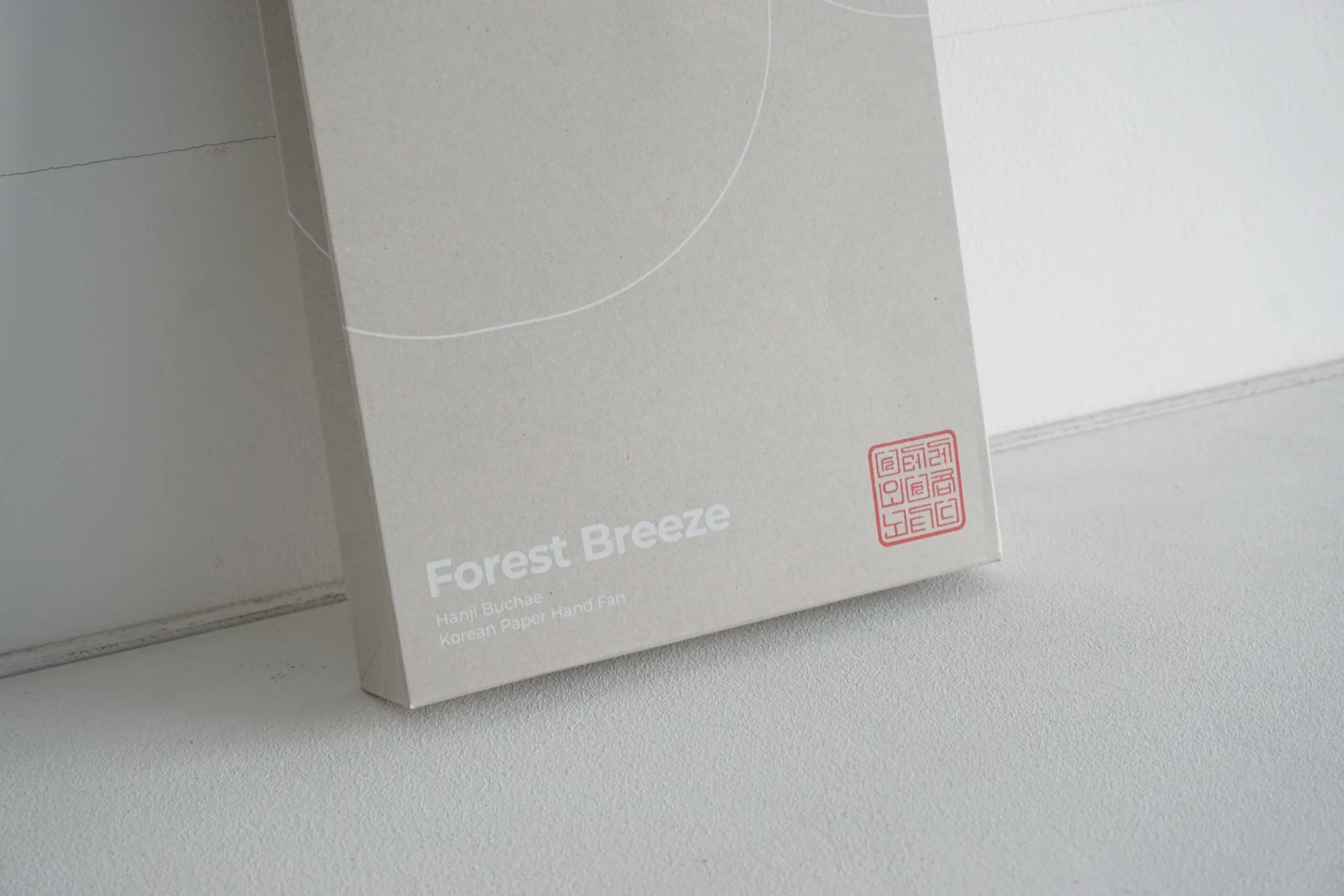 zoomed in image of the fan packaging
