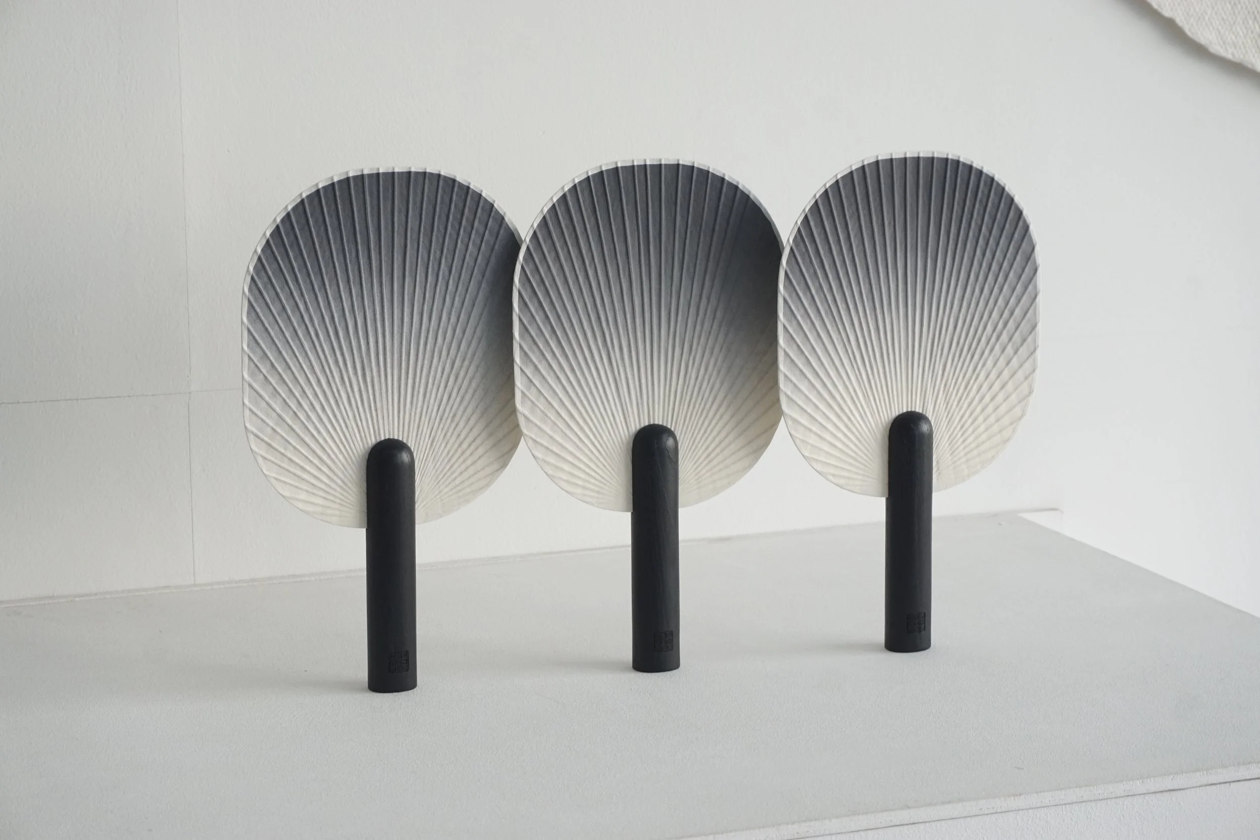 3 forest breeze monochrome fan standing up