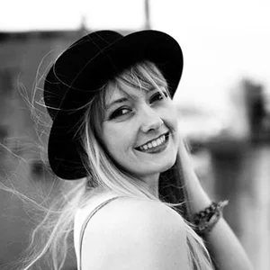Kayla_Clements_Headshotcrop2.jpg