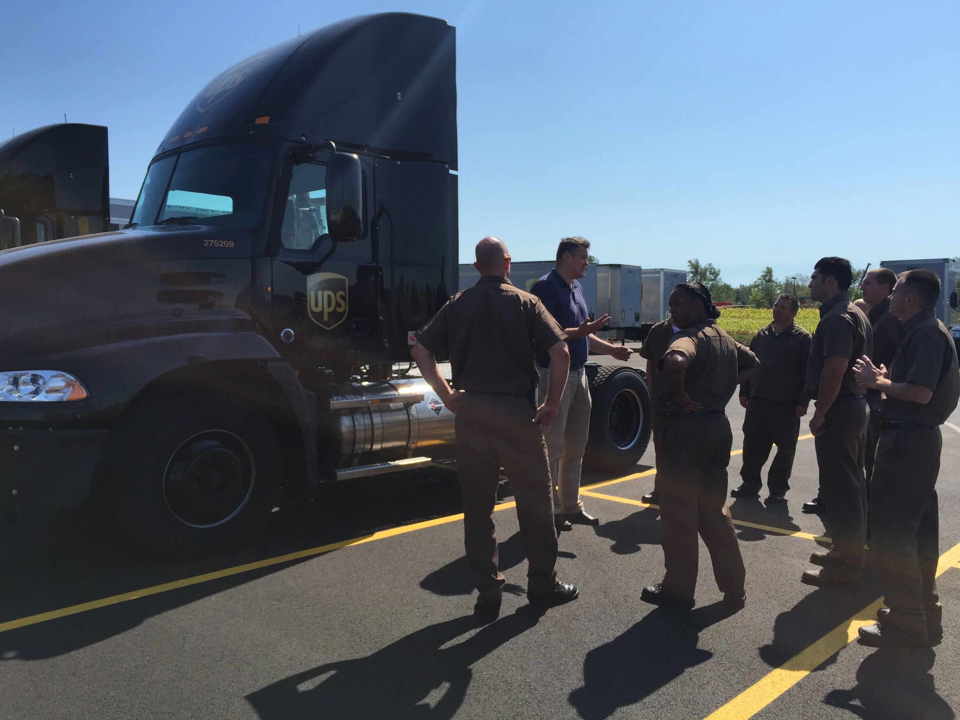 Learning alternative fuels LNG and CNG tractors, UPS is the first company to implement successfully on-road alternative fuels in Commercial Vehicles. 