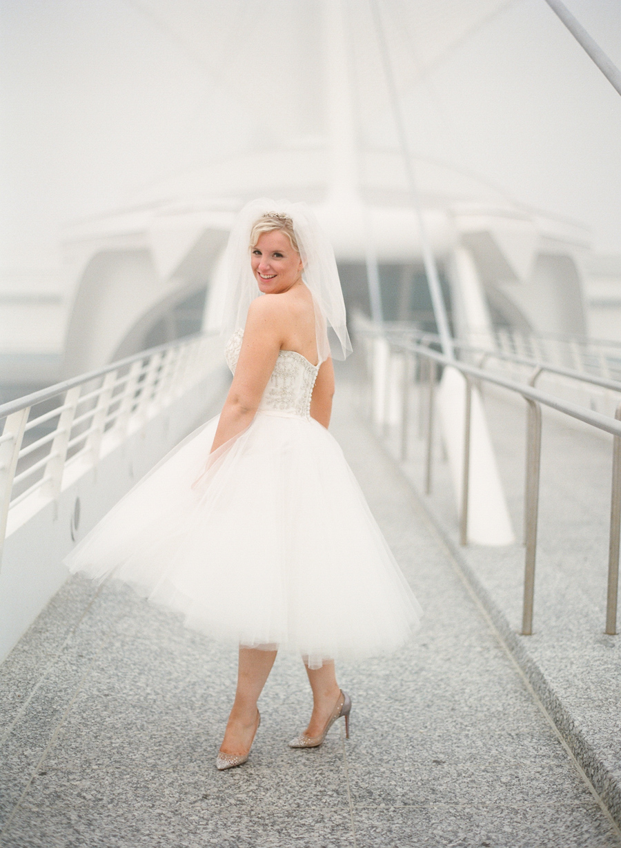 milwaukee-art-museum-wedding-portraits