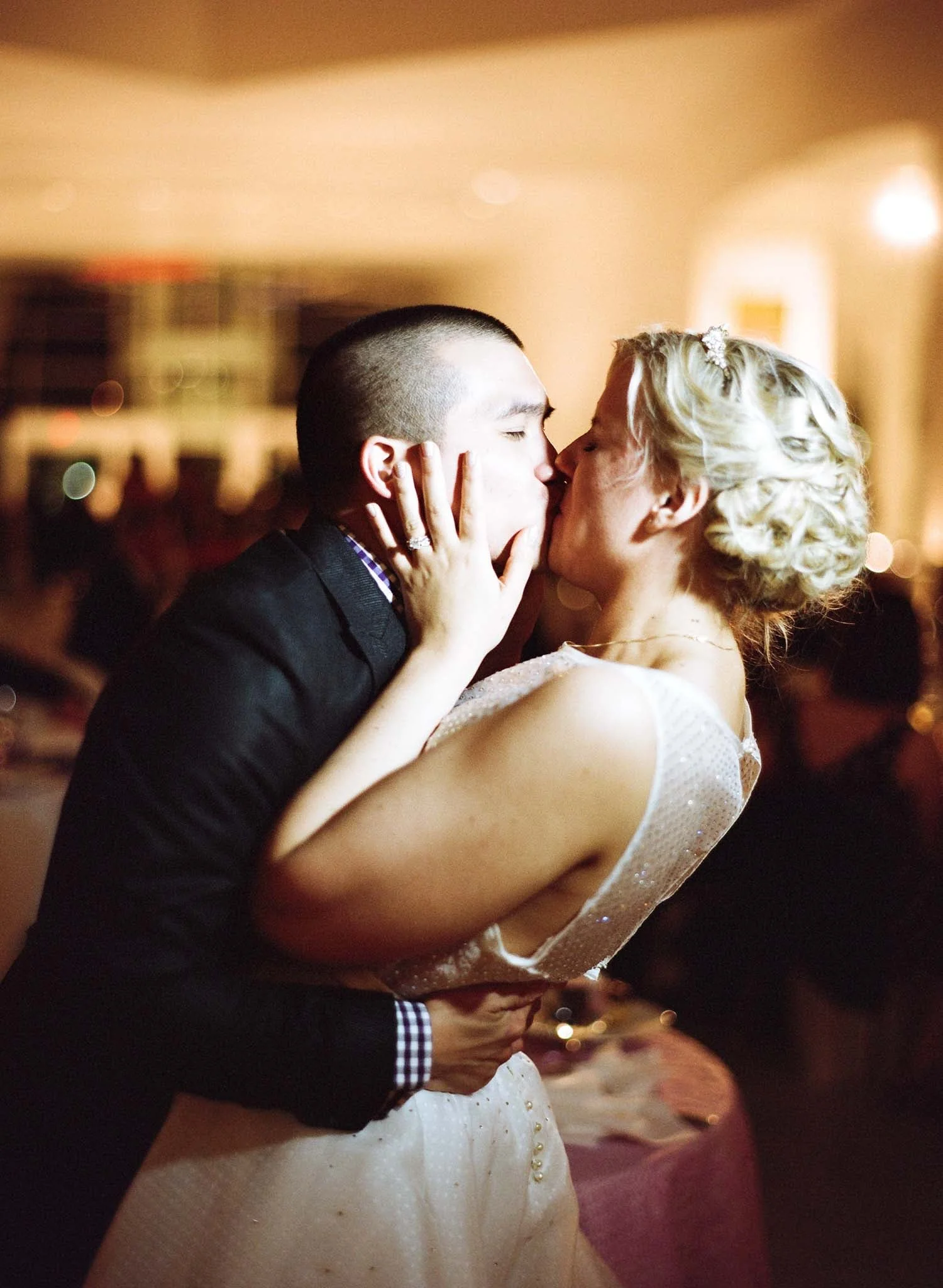 051-milwaukee-art-museum-wedding.jpg