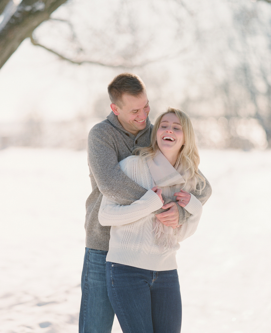 Milwaukee_Winter_Engagement_Photos_008.jpg