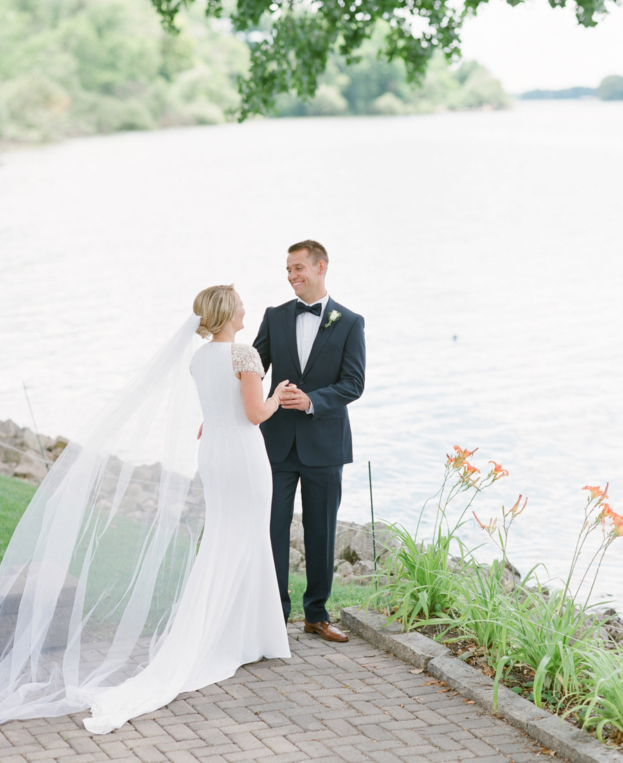 oneida country club wedding first look