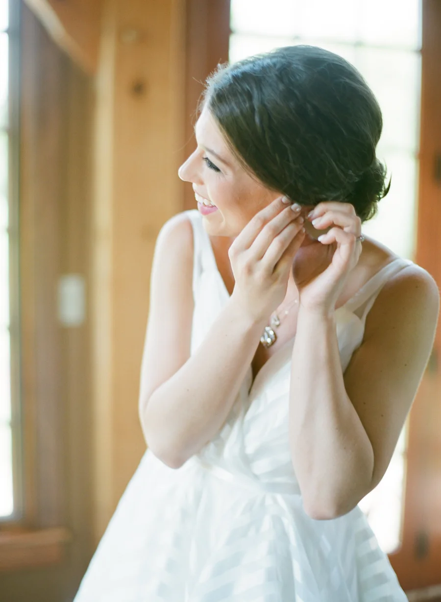 wausau wedding bride getting ready