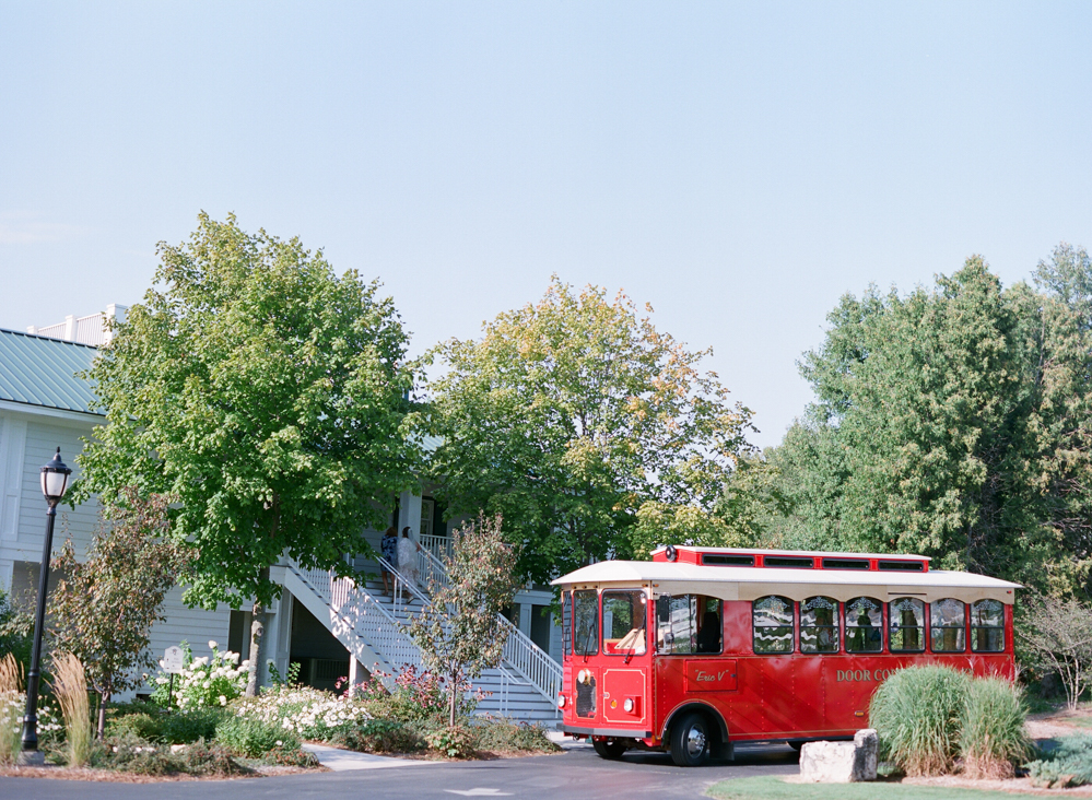 door county trolly company wedding pictures