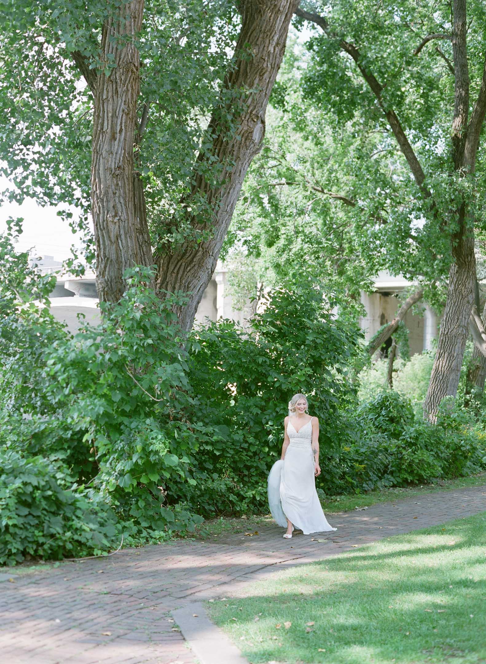 011-calhoun-beach-club-minneapolis-wedding.JPG