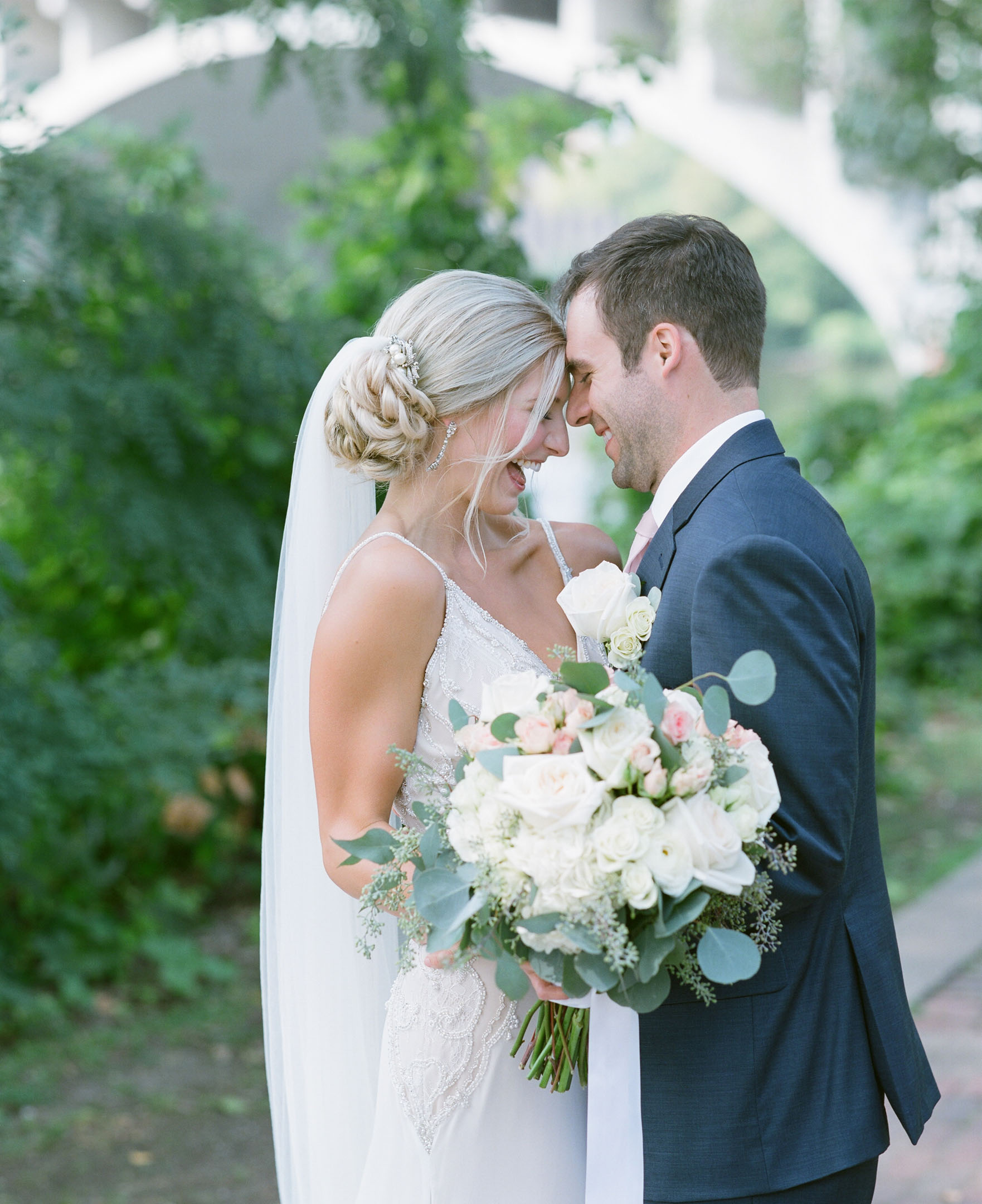 stone arch bridge minneapolis wedding portraits