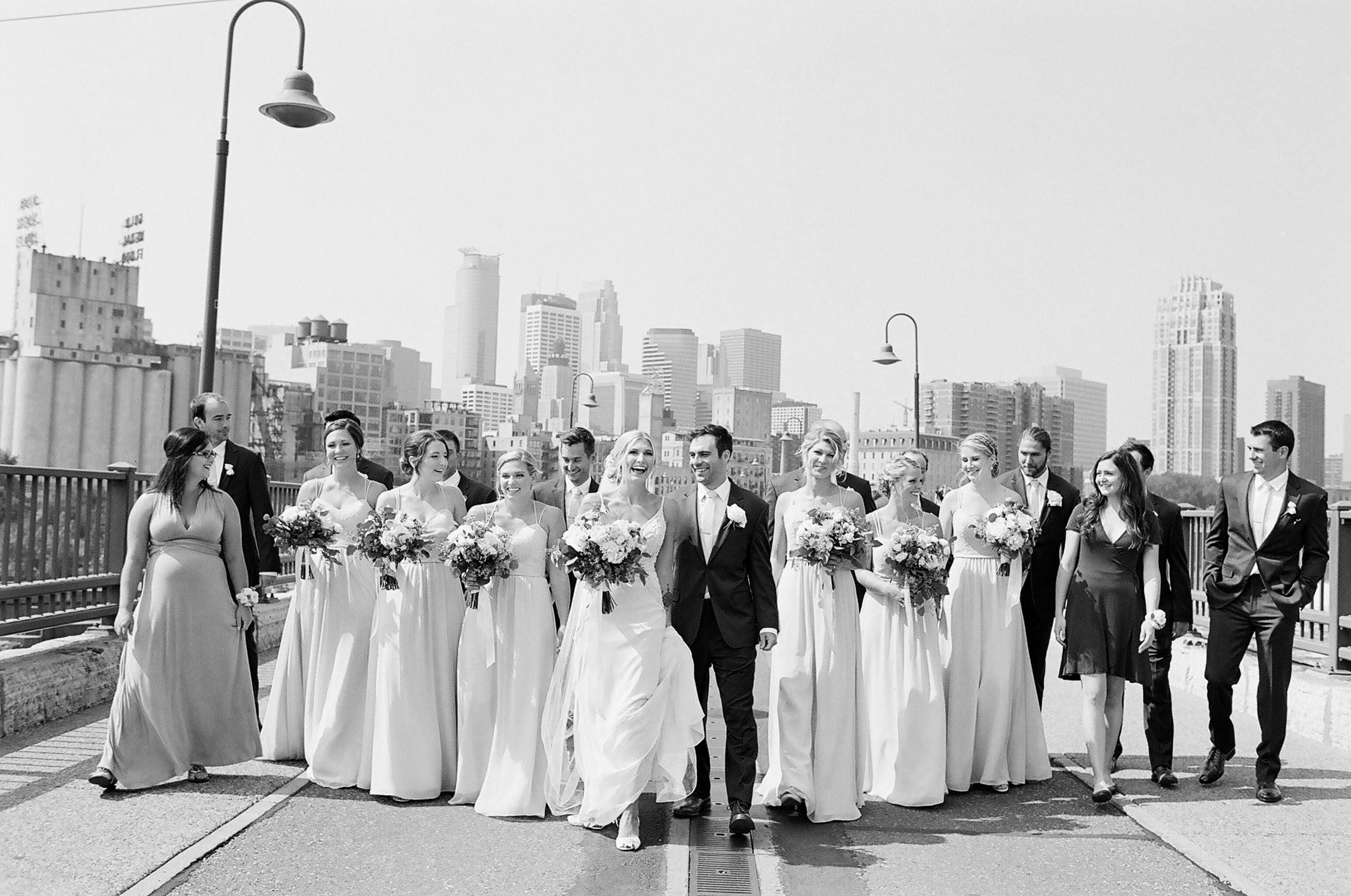 stone arch bridge minneapolis wedding portraits