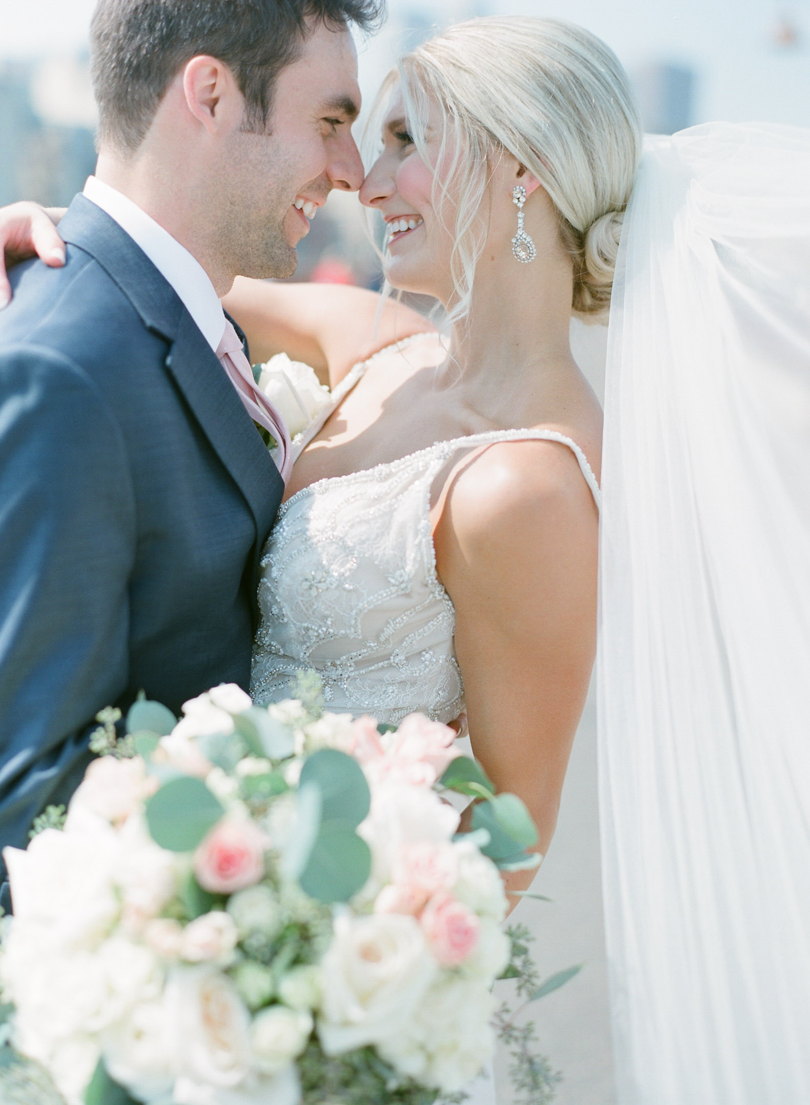 stone arch bridge minneapolis wedding portraits