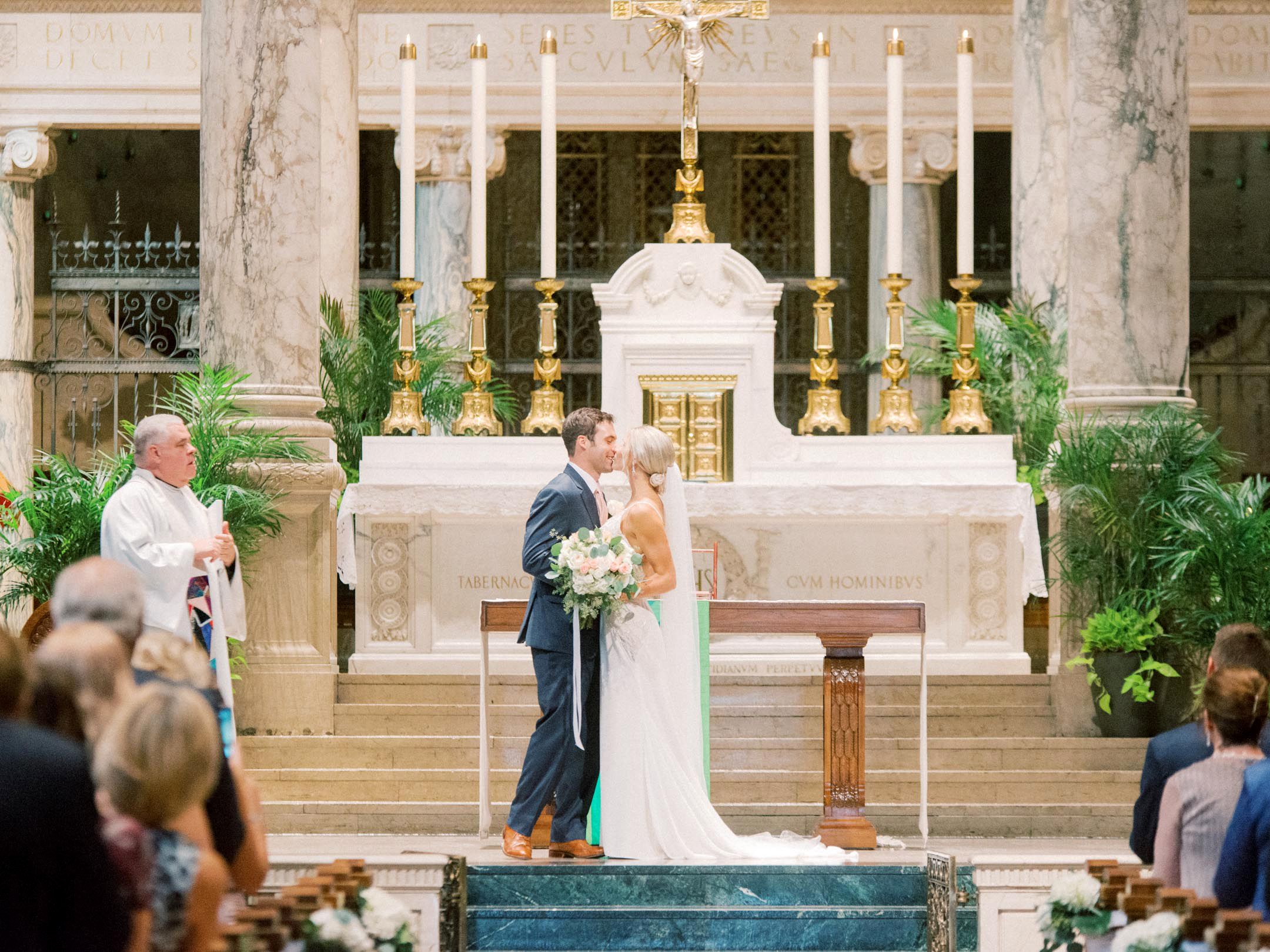 033-calhoun-beach-club-minneapolis-wedding.JPG