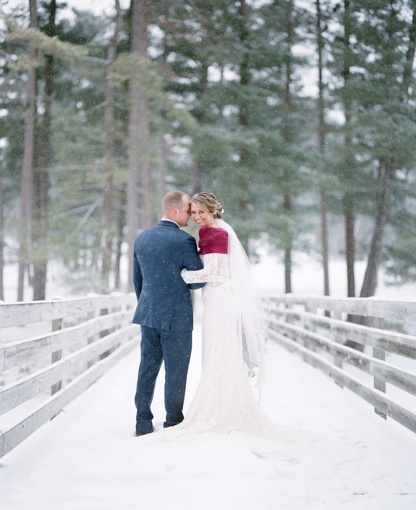 winter wedding snowy portraits