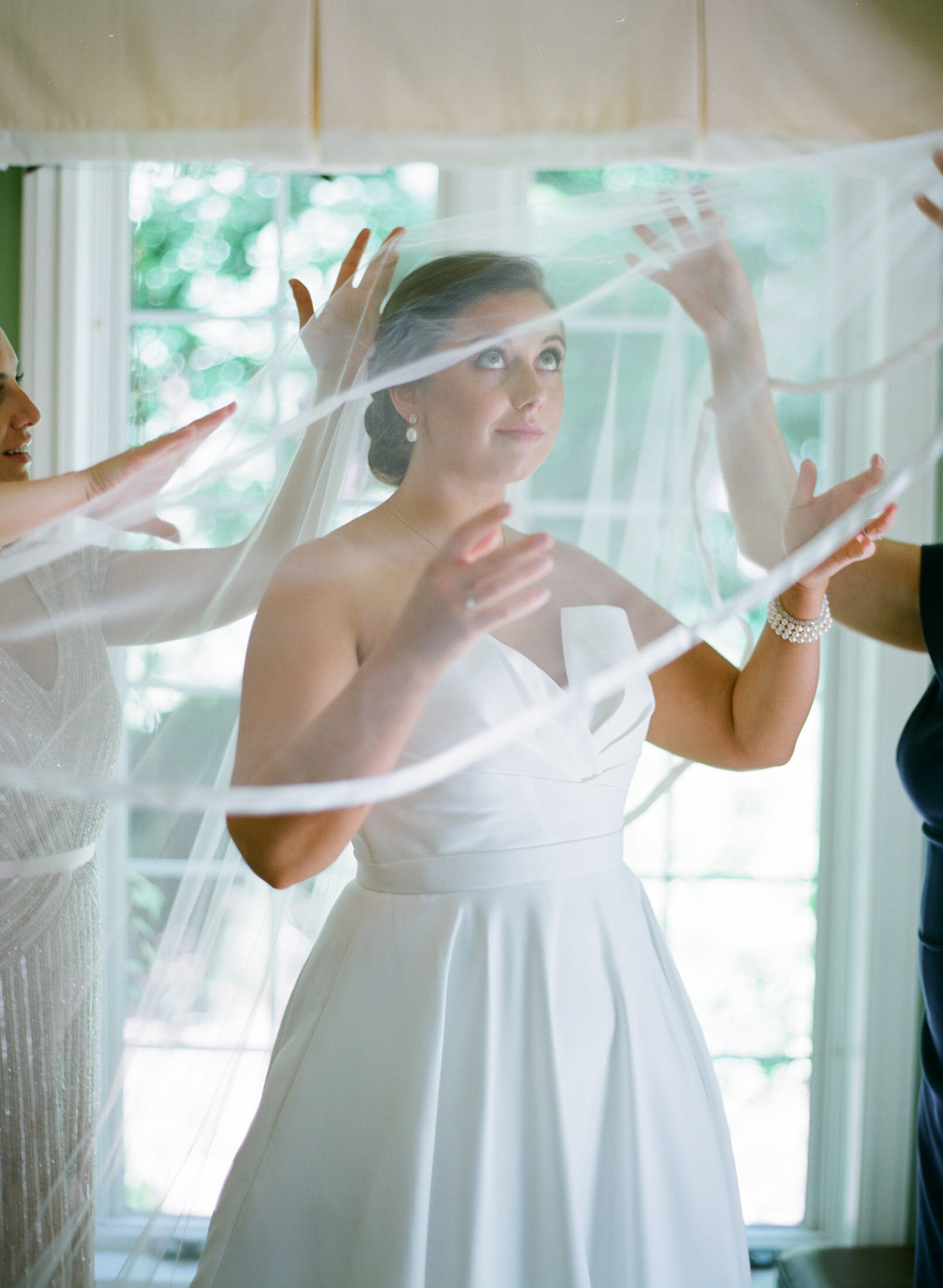 bride getting ready portraits wausau wi