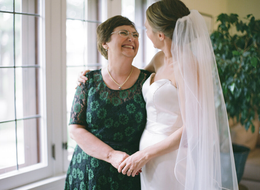 sweet moment between milwaukee bride and her mom