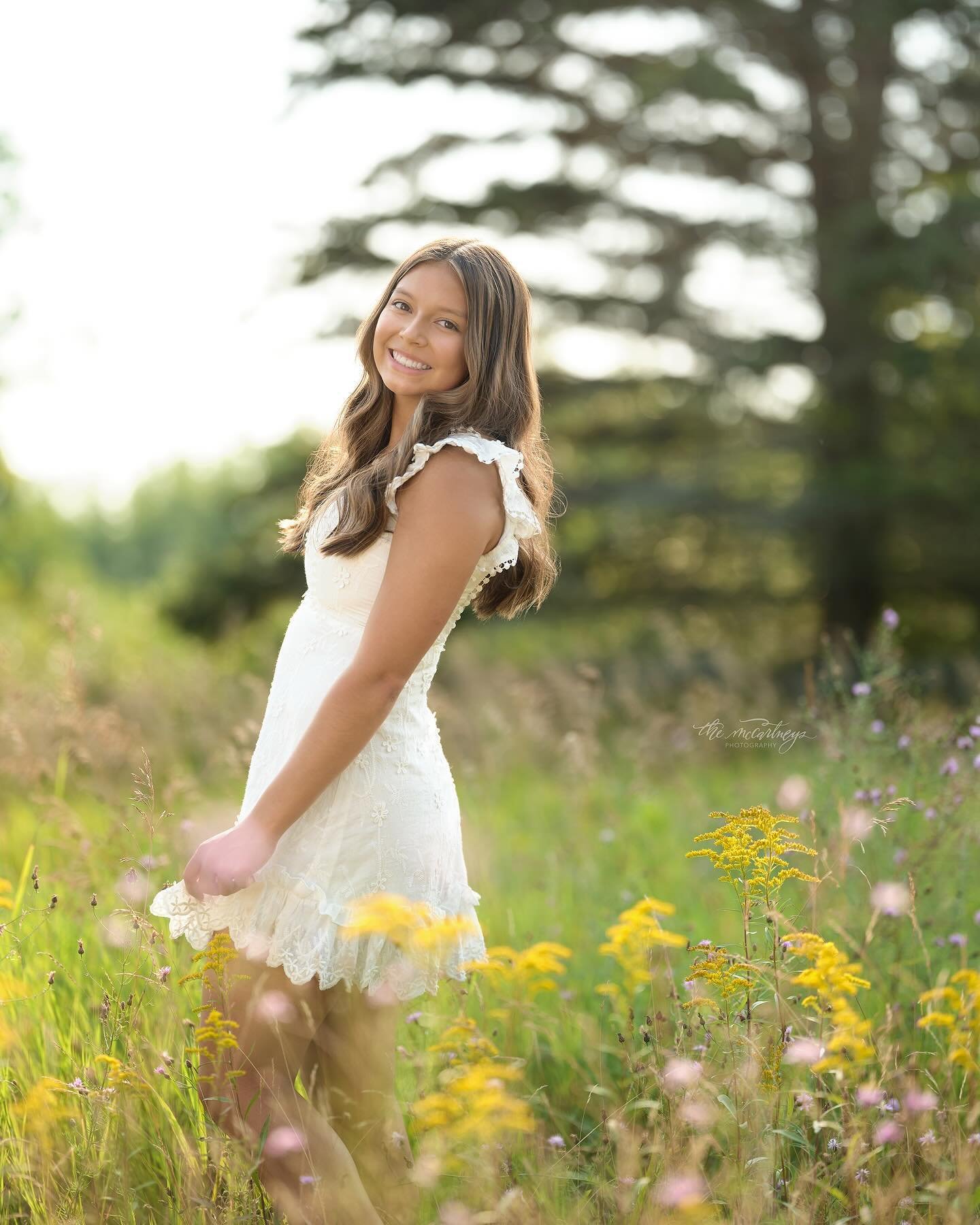 Katie! ✨ The warmth and radiance in Katie&rsquo;s smile had us bouncing around from location to location with smiles written all over our own faces! 

Having just gotten back from vacation, she kept the good energy rolling on a toasty summer day whil