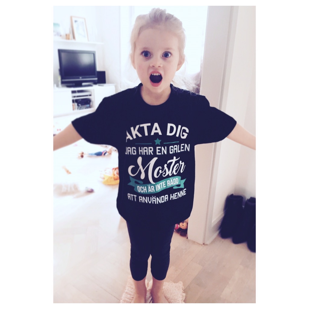 I had to get this t-shirt!!! It says: "Watch out! I have a crazy aunt, and I'm not afraid to use her". Yep. it's true! Watch out y'all.