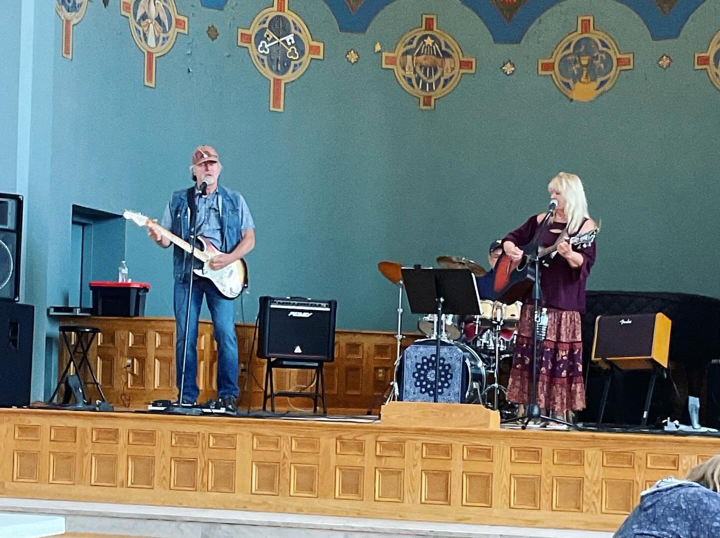 Thanks for an awesome show! Can&rsquo;t wait to have these guys back! Wilma Cutlip, Ed VanHorn and Matt Riggleman. Thanks Davis Trust for sponsoring us!
#artselkins #arts #brownbagconcerts #concerts #davistrustcompany