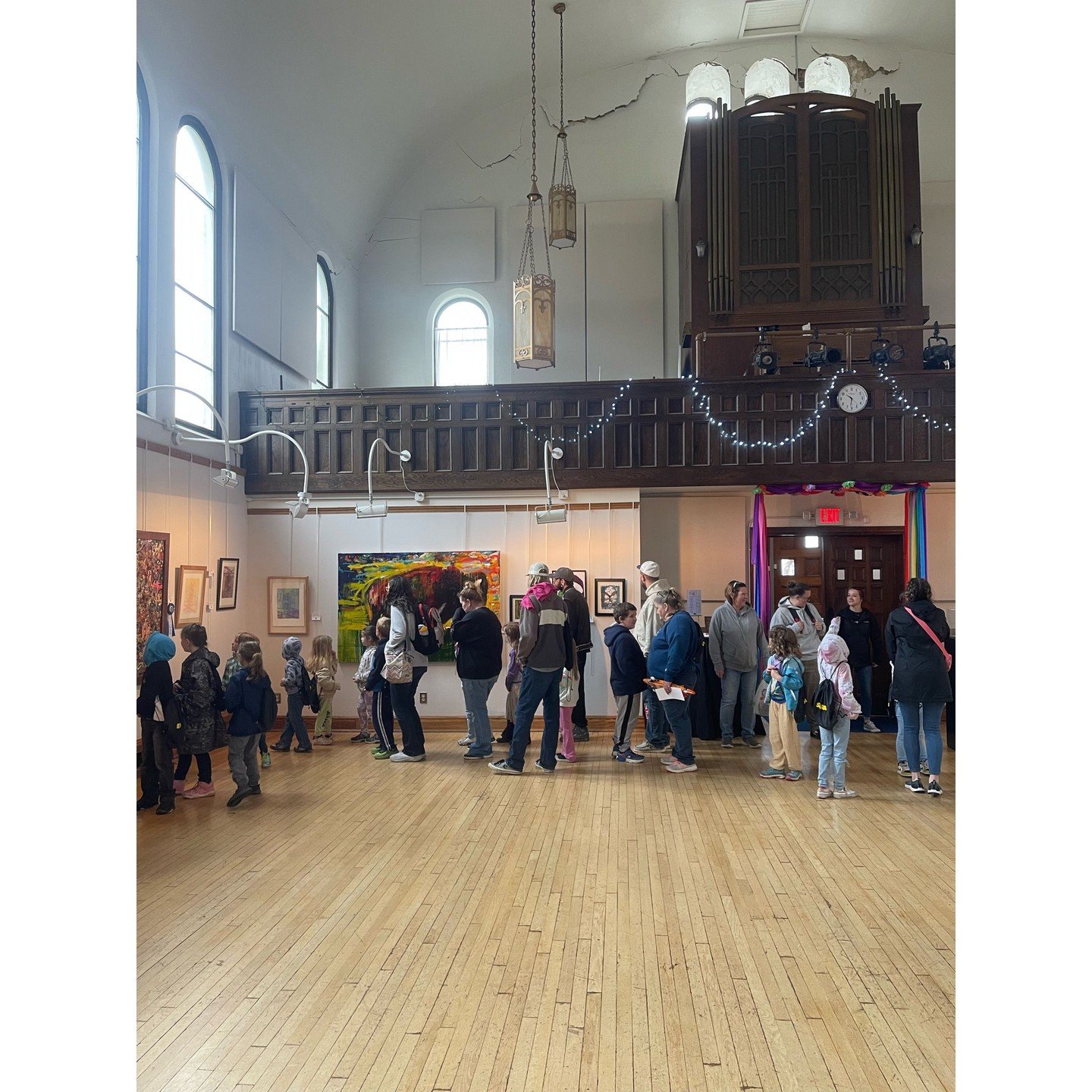 🖼️😜Kids need art! 😜🖼️
Third Ward Elementary Students, along with their parents & teachers, came to visit us this Thursday!
The kids were very interested in all of the art on the walls, and when asked to pick out their favorite piece, many r