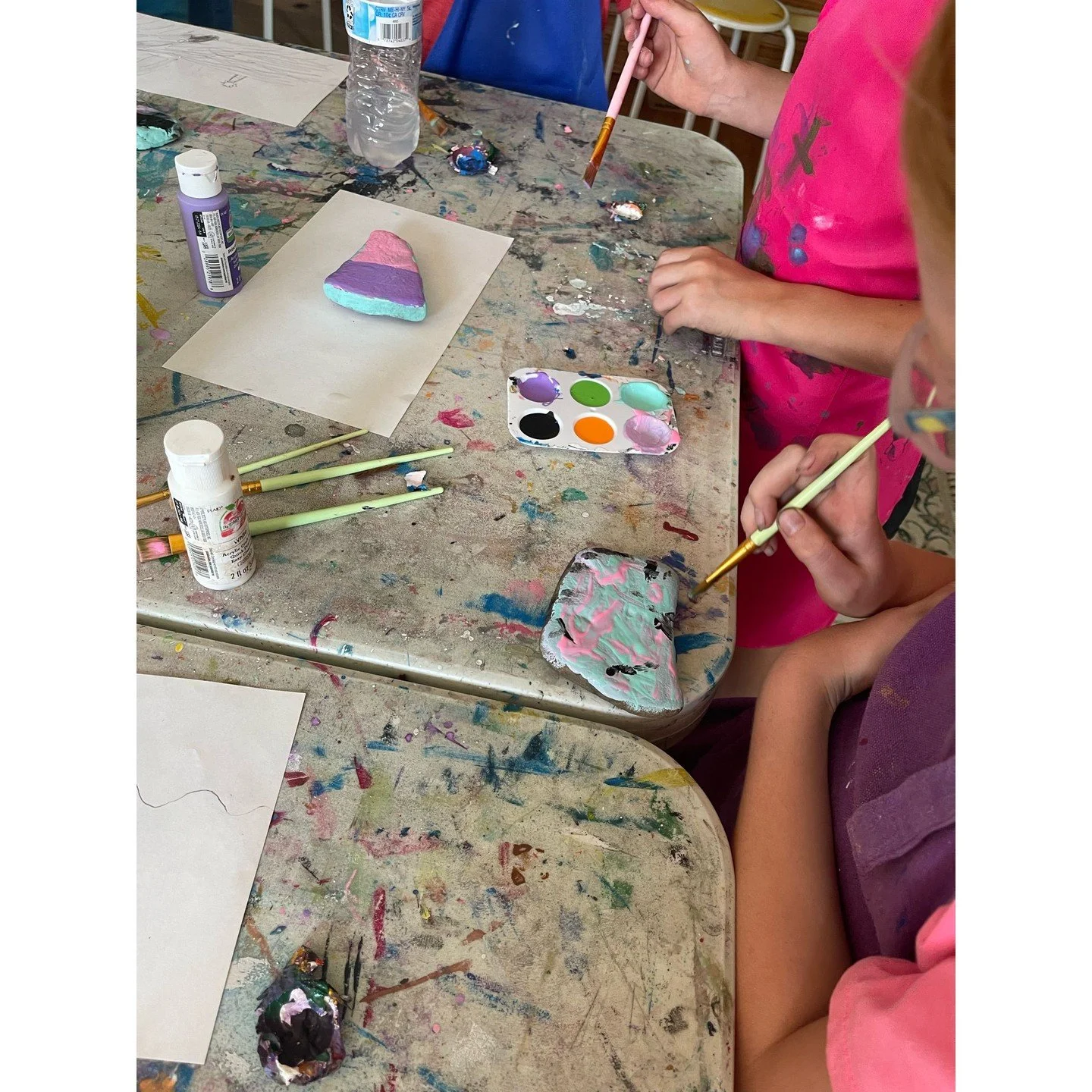 🗿🎨Art ROCKS!🗿 🎨
Just ask the kiddos in EPRC's Summer Program!
This week, instructor Melody Calkins, guided students through a rock painting lesson, where students drafted their own designs on paper, and then transferred their design to their ro