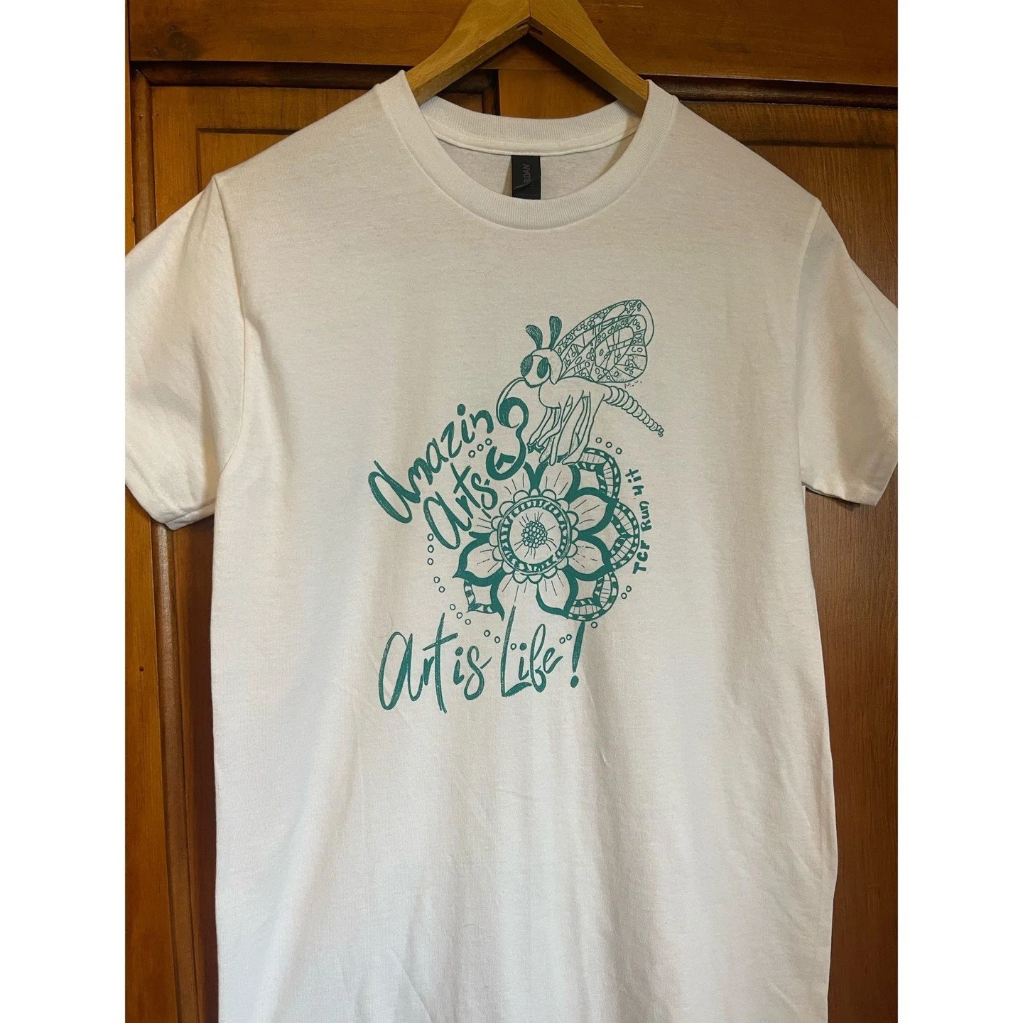 Run4It is THIS Saturday & we still have 3 team t-shirts available 😎
✨Our Executive Director, Dani Cade, carefully curated this design with our mission in mind— promoting the arts! The design includes work from past After School Art studen