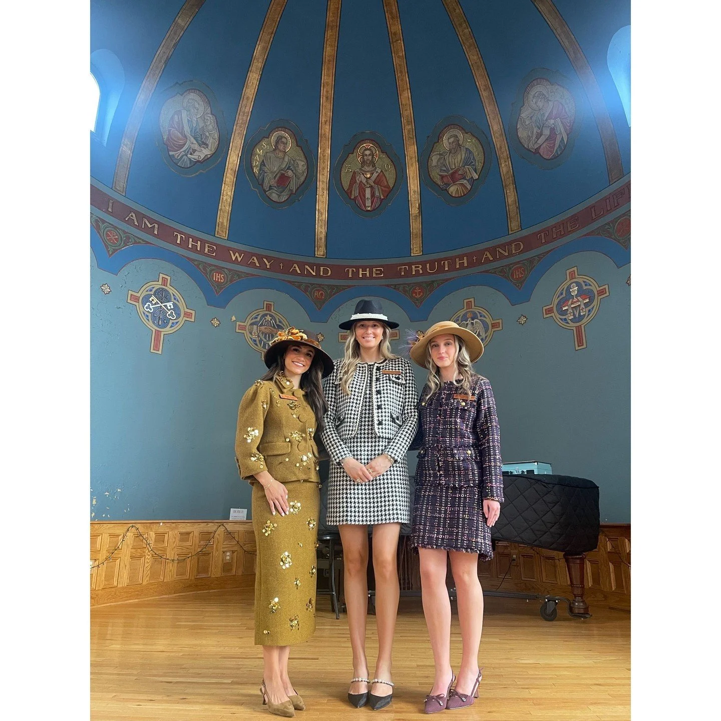 👀👑We were visited by MSFF Royalty yesterday! 👑👀
Maid Silvia LXXXVII, Sterling Anne Kump, and her Maids of Honor, Macie Elizabeth Romero & Ellyse Spencer Goddard, stopped in to visit us (well, really they came for the artwork 😜)!
🖼️They e