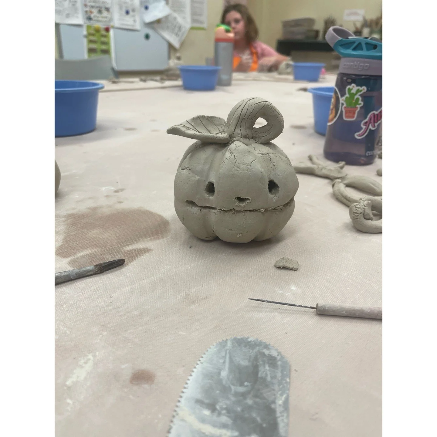 Things are getting 👻SPOOKY👻 in After School Art! 
For this week’s lesson, guest instructor Macie Higgins (@potterybymacie), joined ASA instructor, Katie Caldwell, in guiding the students through a hand-building pottery lesson.
🎃Students got