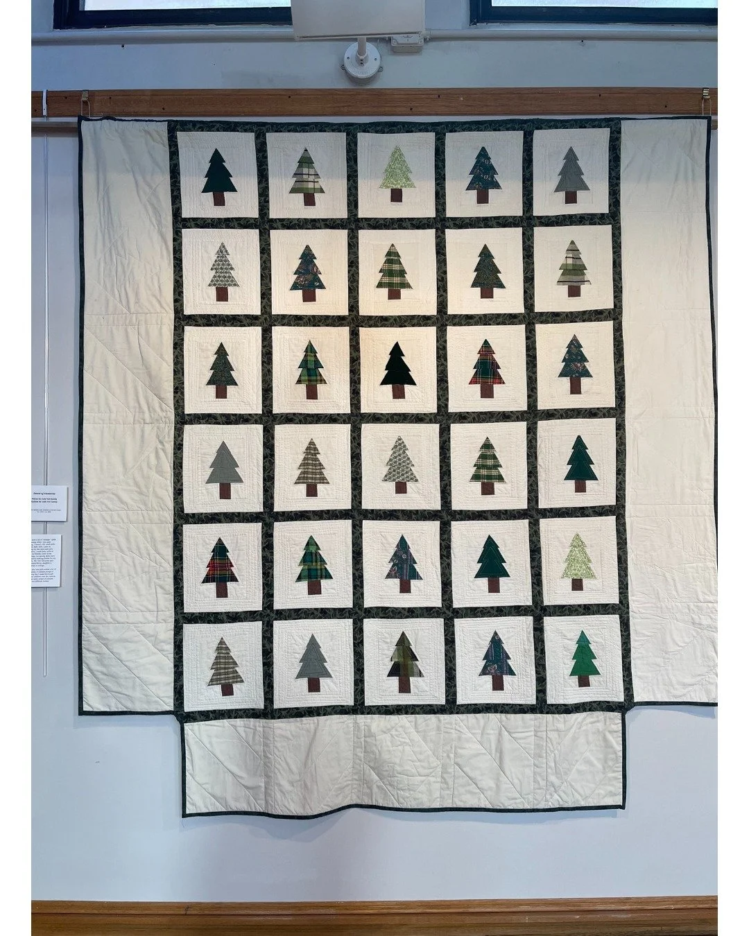 🕰️🫢 Time is running out! (seriously though, WHERE does the time go?)

We are now entering the last FULL week of viewing for the Log Cabin Quilters Guild Exhibition &amp; "Constant Moment," Lina Arnold's solo exhibition. Trust us, you don'