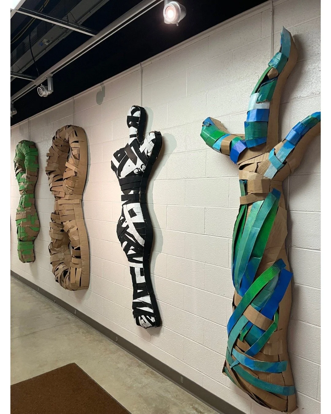 🎨🤩 Join us in celebrating the opening of the Davis &amp; Elkins College Student Arts Exhibition! 🤩🖨️ 

 ✨ MORE than 30 Davis &amp; Elkins College students will have their creative works on display.  The exhibition will display from January 29th -