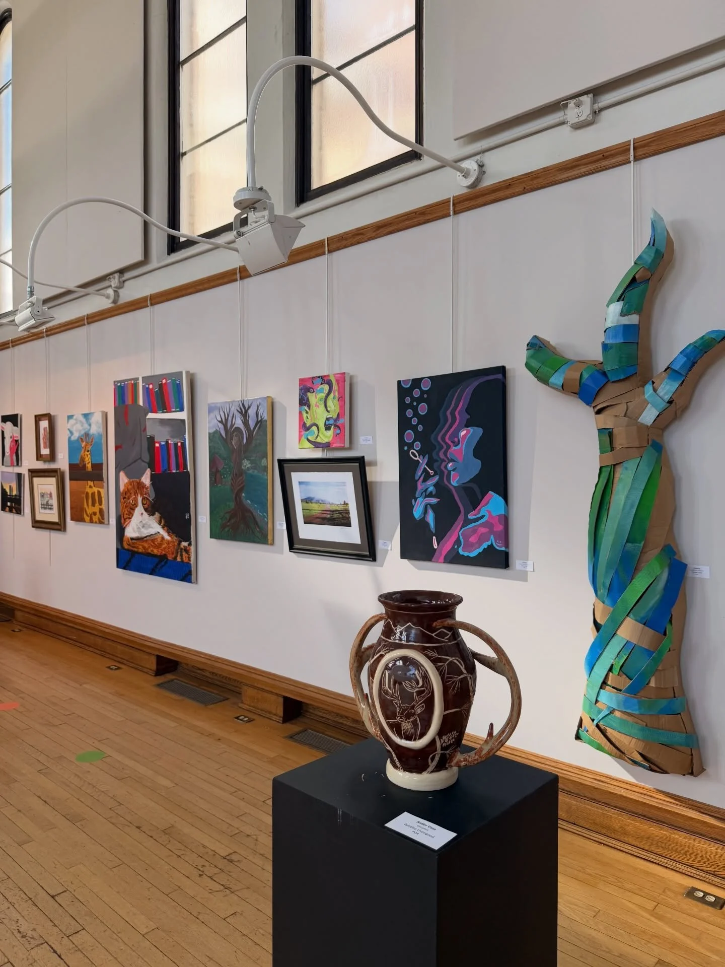 Good morning beautiful people!! ❄️ 

It&rsquo;s the perfect winter day to come hangout inside the cozy galleries &amp; check out our latest exhibitions! 

 🖼️ D&amp;E Student Exhibition - in the Great Hall.
🎨 &ldquo;Judy Van Gundy: A Life of Art an