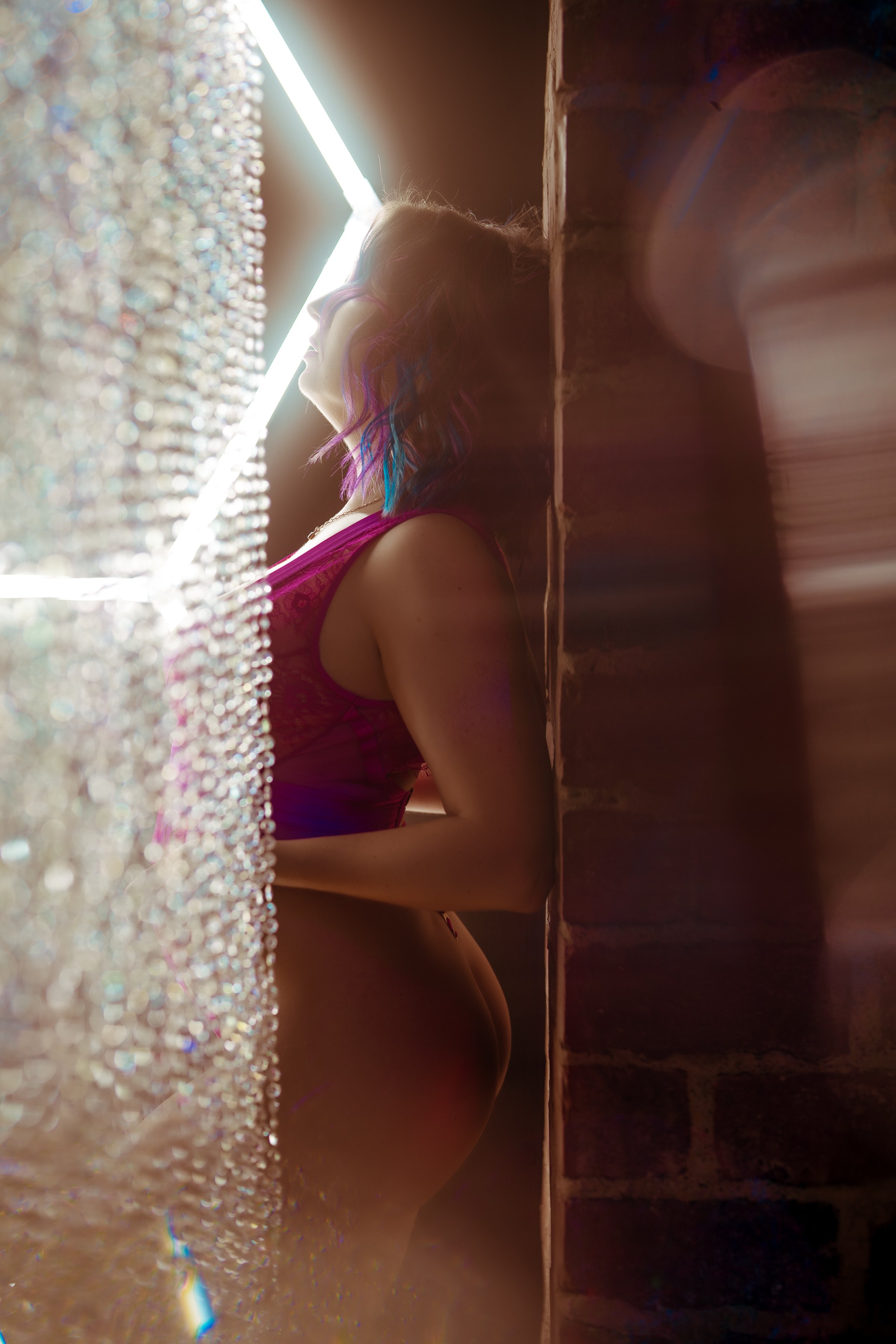 Honeycomb light wall for boudoir photos