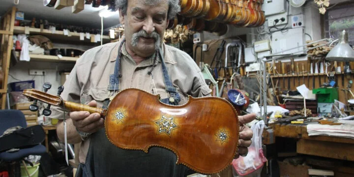 (Photo: Violins of Hope)