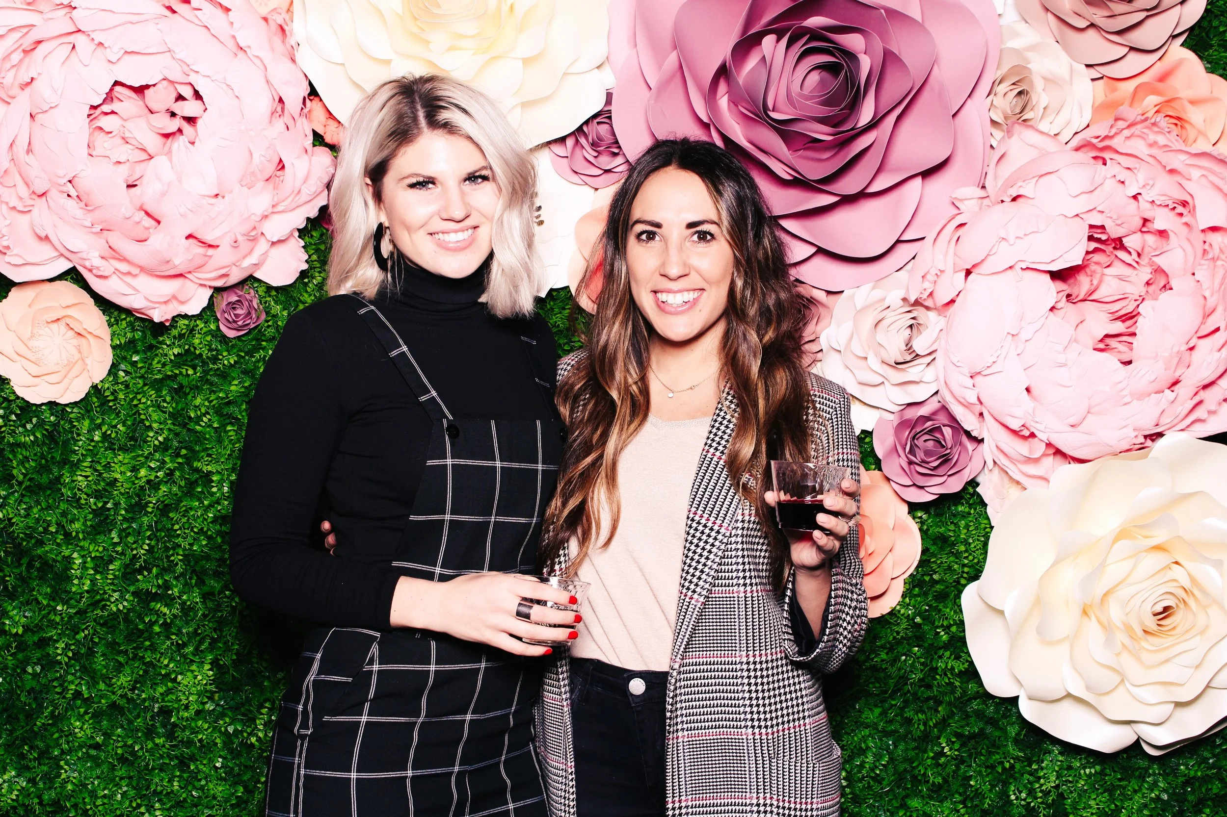 FlowerWallPhotoBooth.JPG