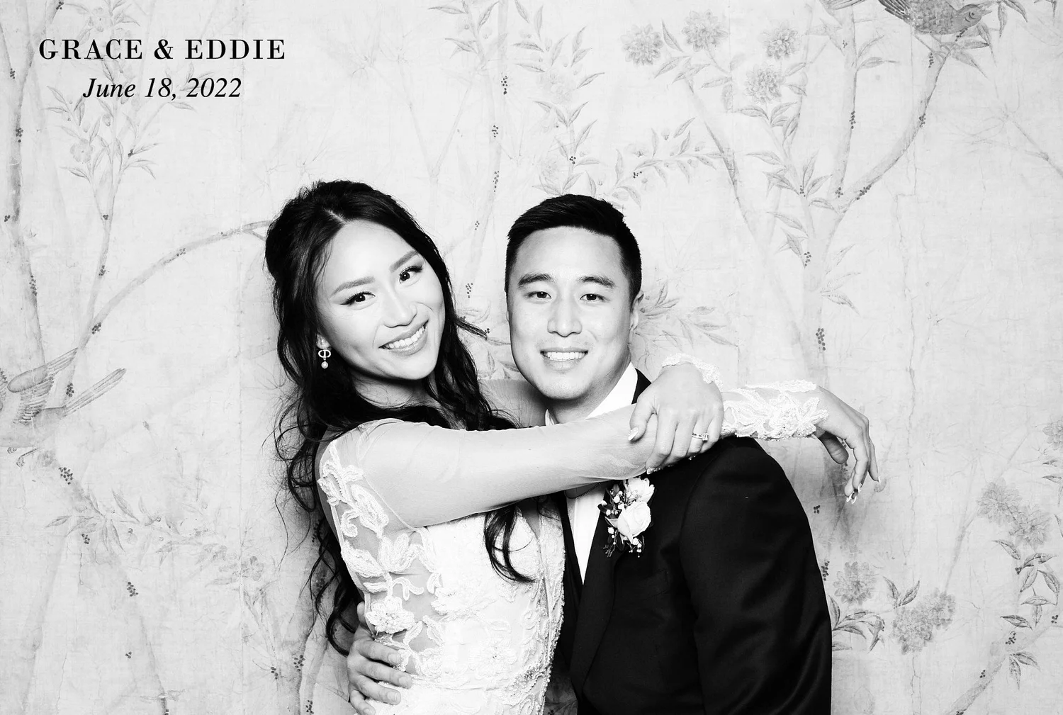 Fun Frames Photo Booth Wedding Photo Booth Rentals SeattleBellevueWoodinvilleSnohomish