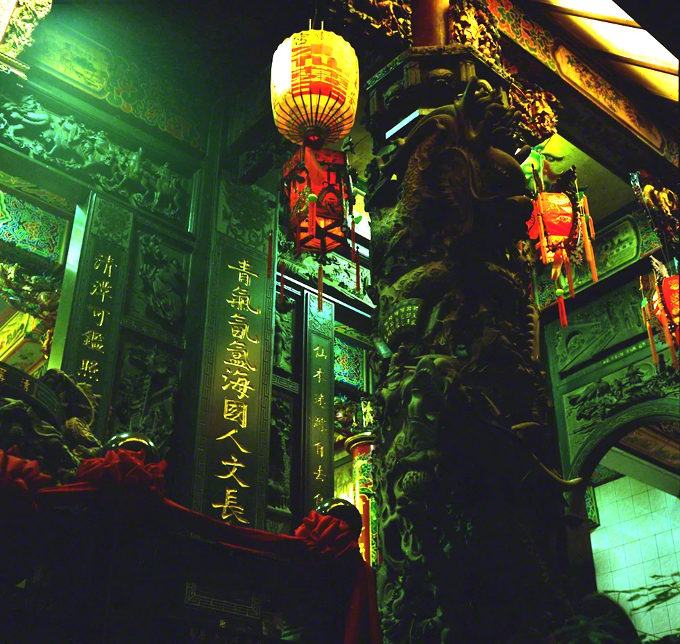  Keelung Temple, Taiwan C-Print, 120mm film 2005 